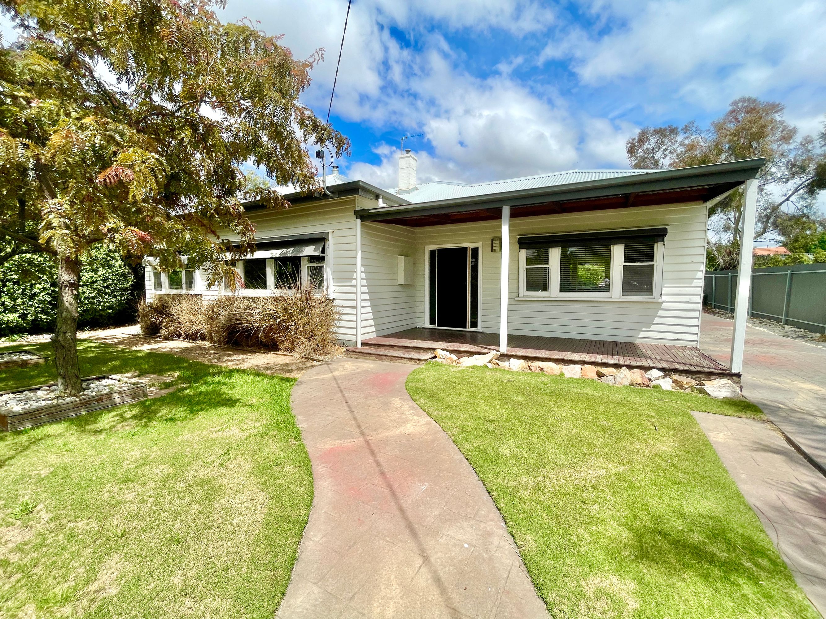 11 Sunnyside Avenue, Horsham VIC 3400