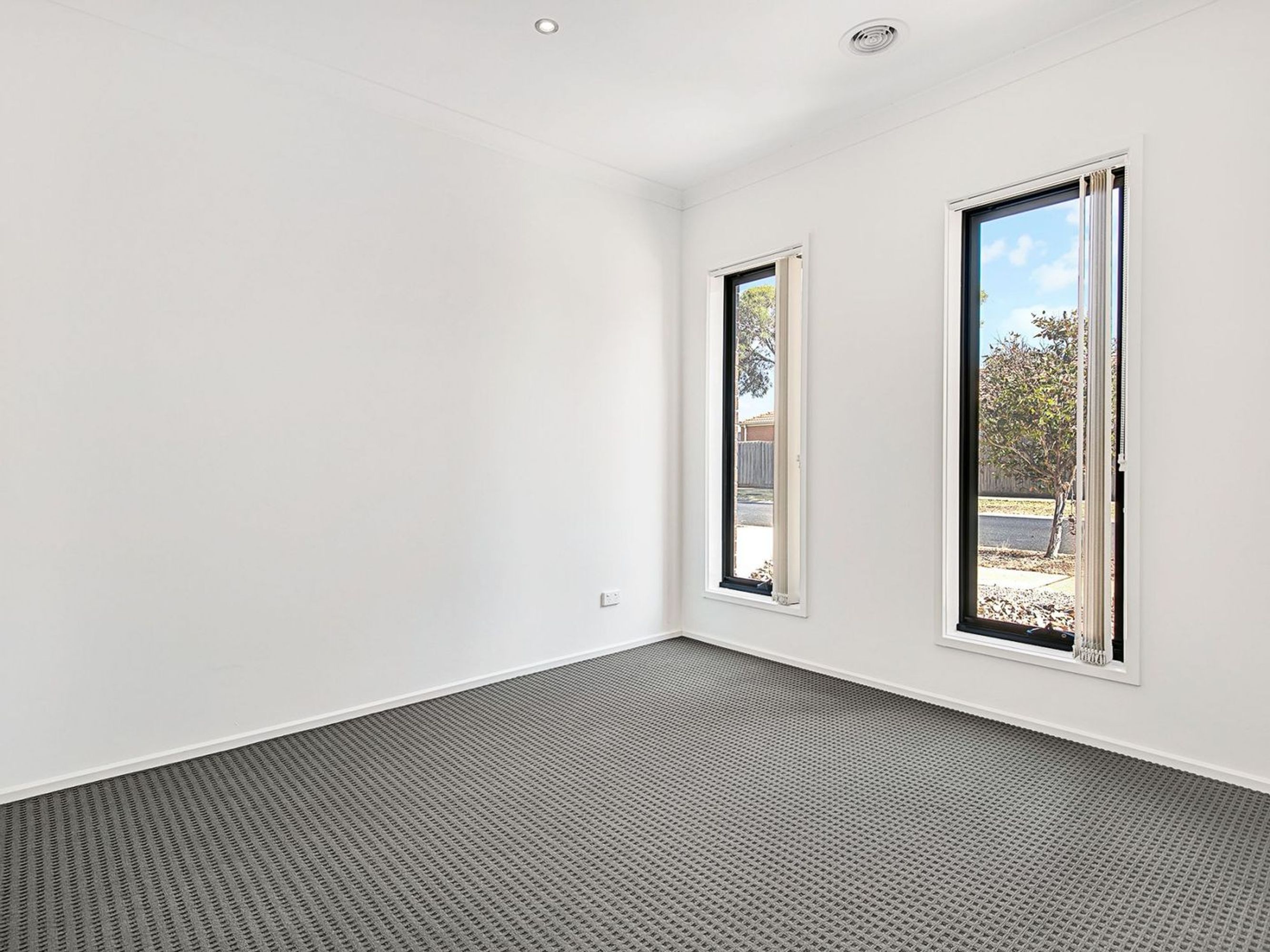 100 Dunvegan Drive, Kurunjang VIC 3337, Kurunjang - Thumbnail 4
