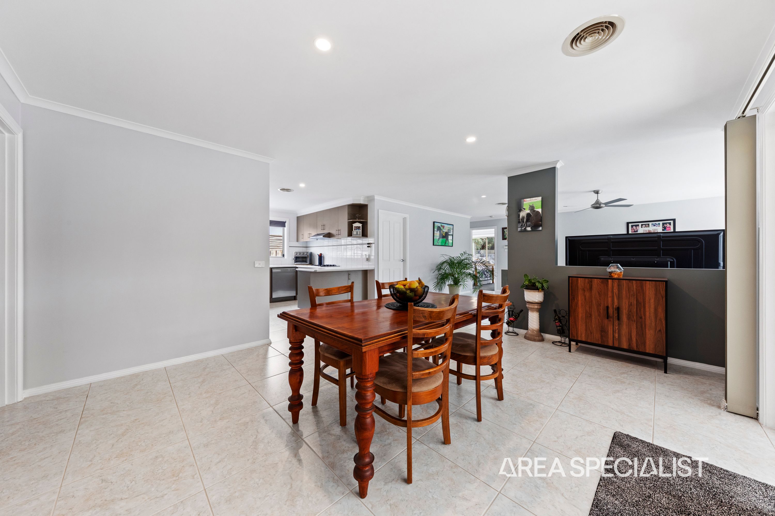 11 Redfern Way, Pakenham - Thumbnail 6