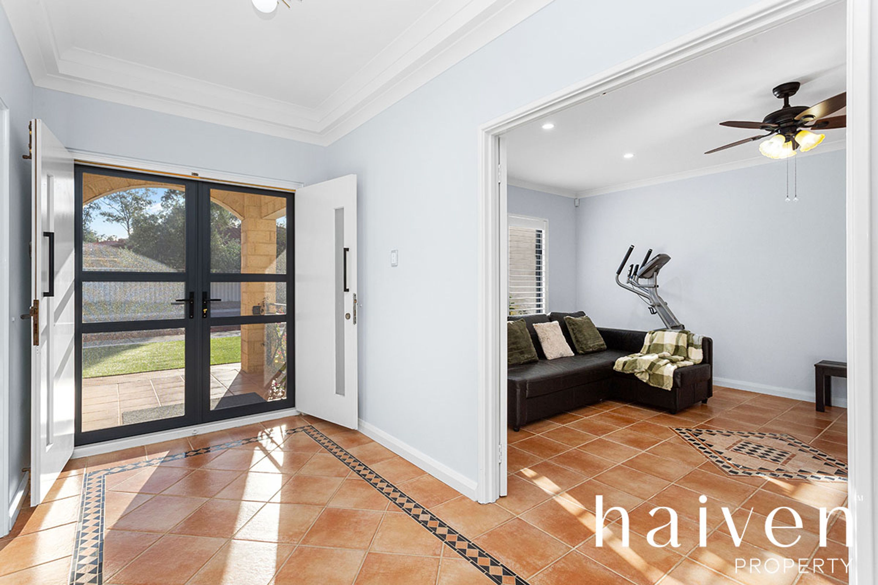 15 Pemberton Close, Stirling - Thumbnail 3