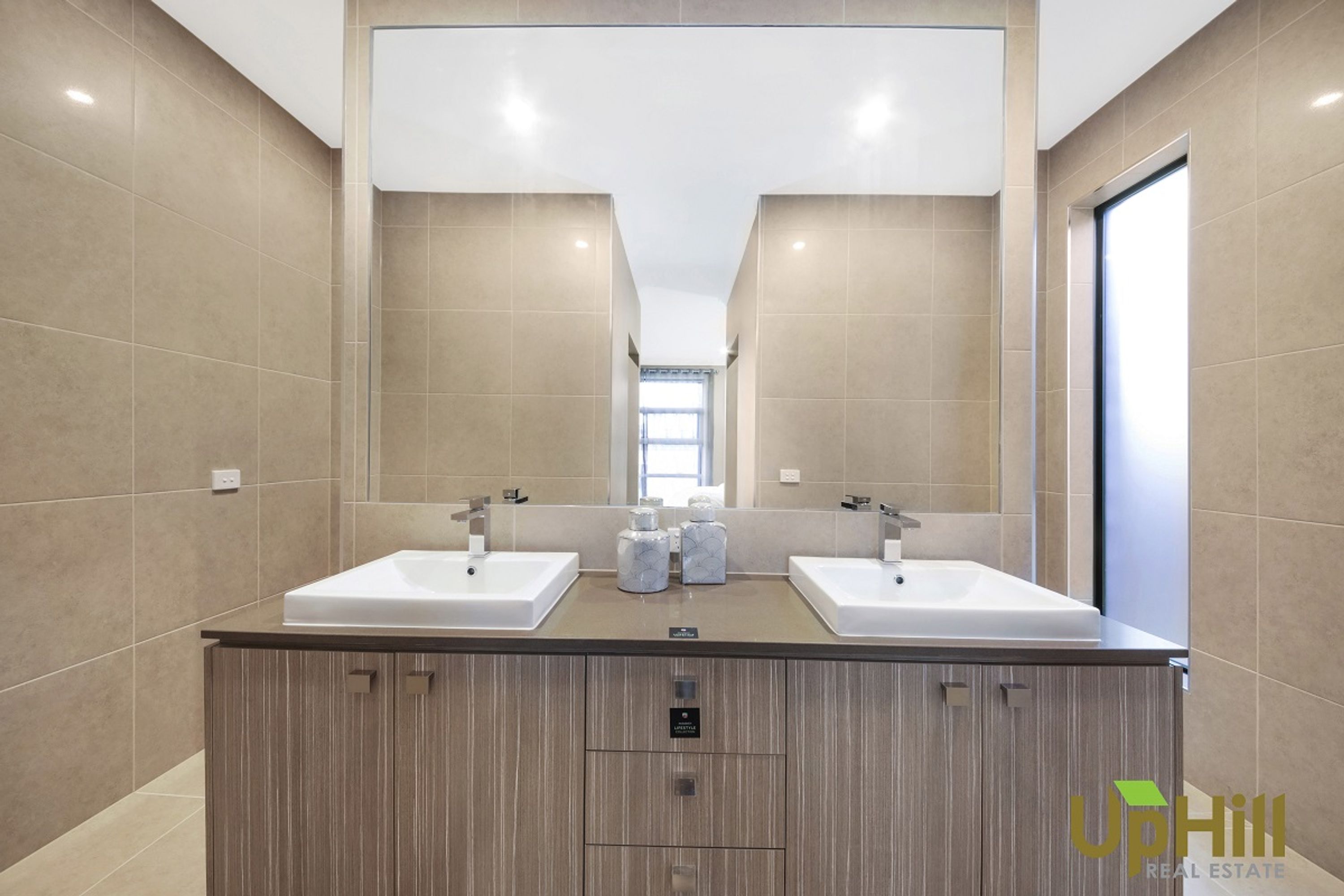 12 LUCINDA LANE, Cranbourne North - Thumbnail 6