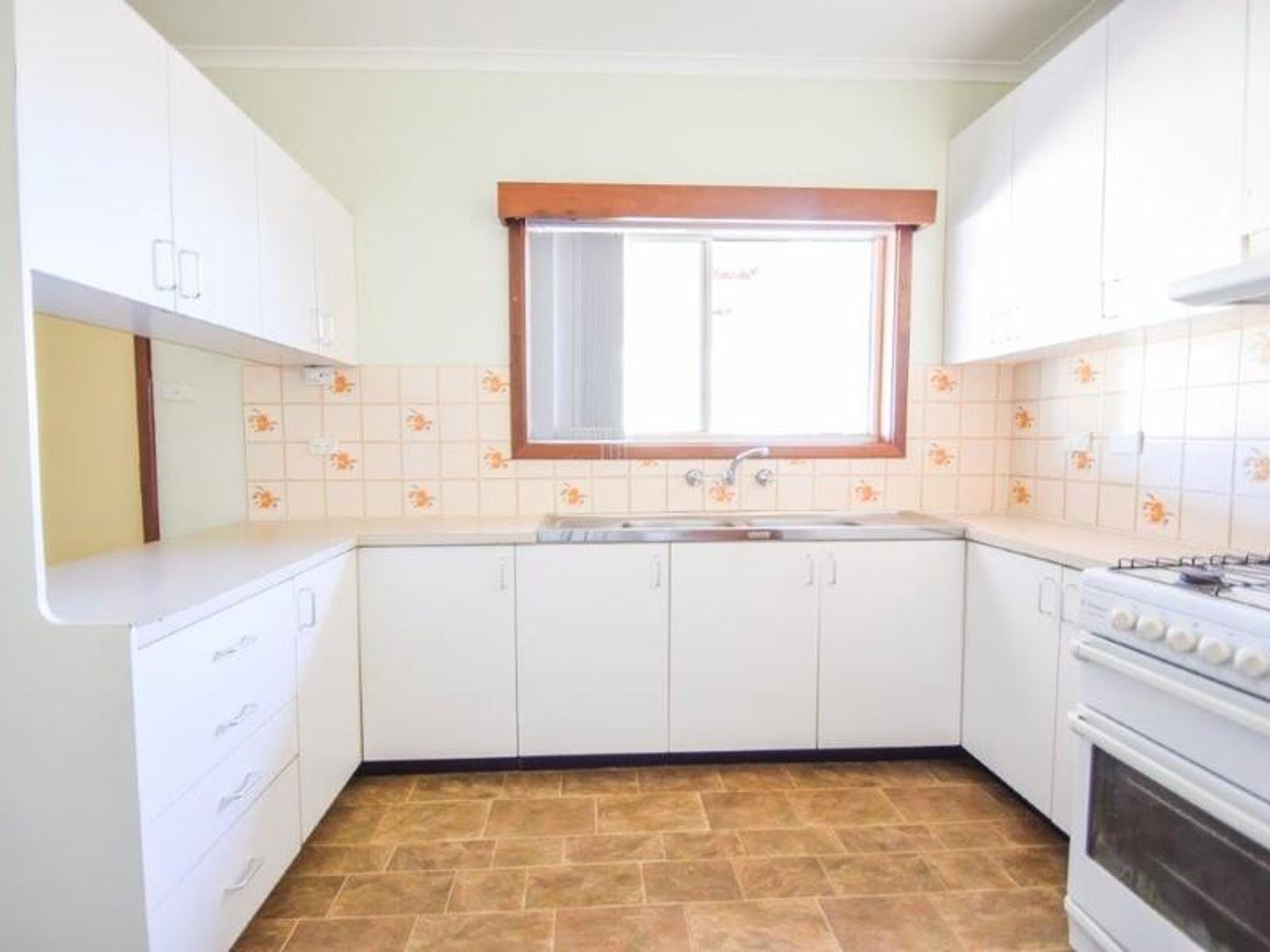 7 Steamer Avenue, South Hedland, South Hedland - Thumbnail 2