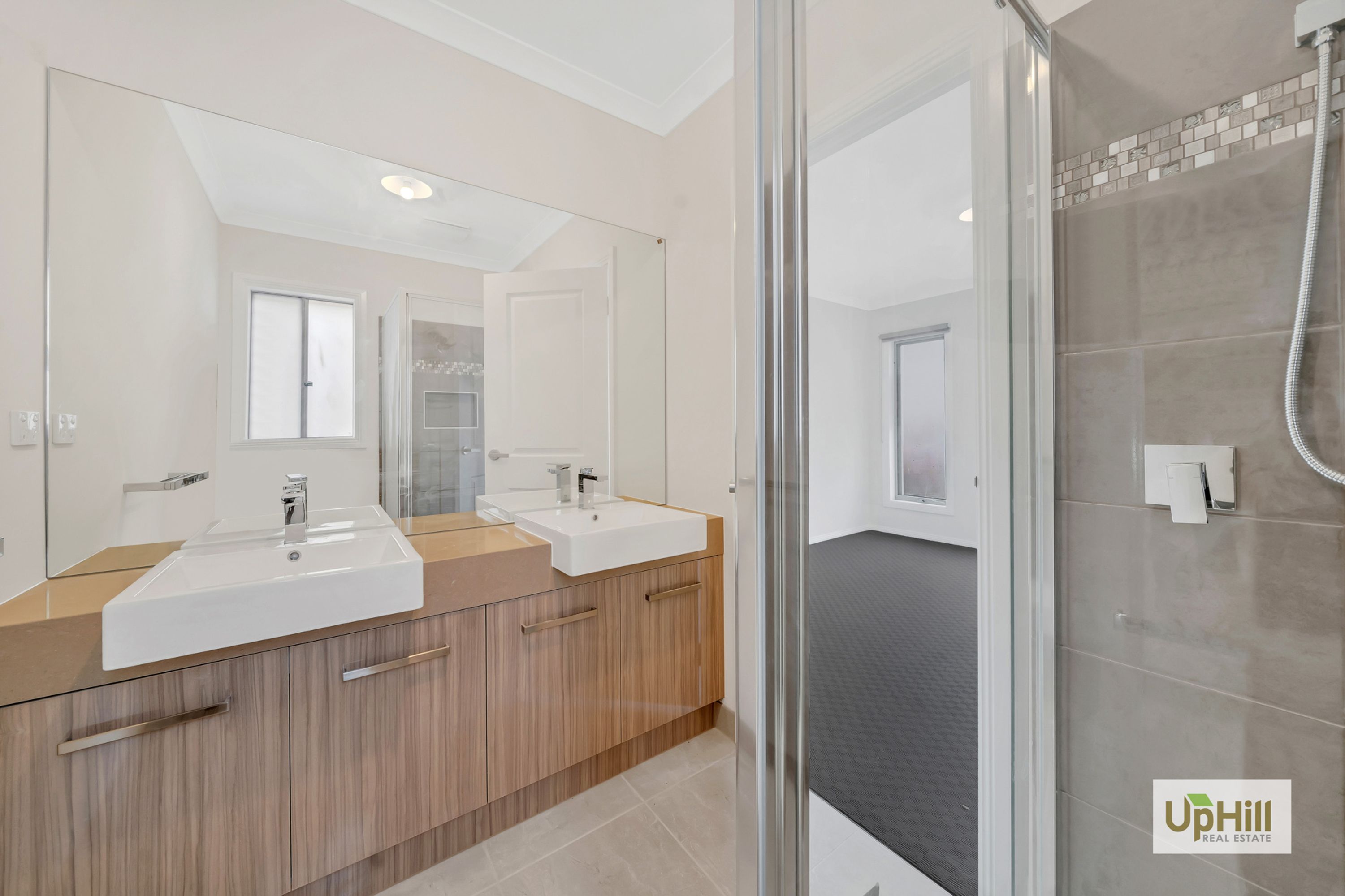18 Gallant Drive, Clyde North - Thumbnail 3