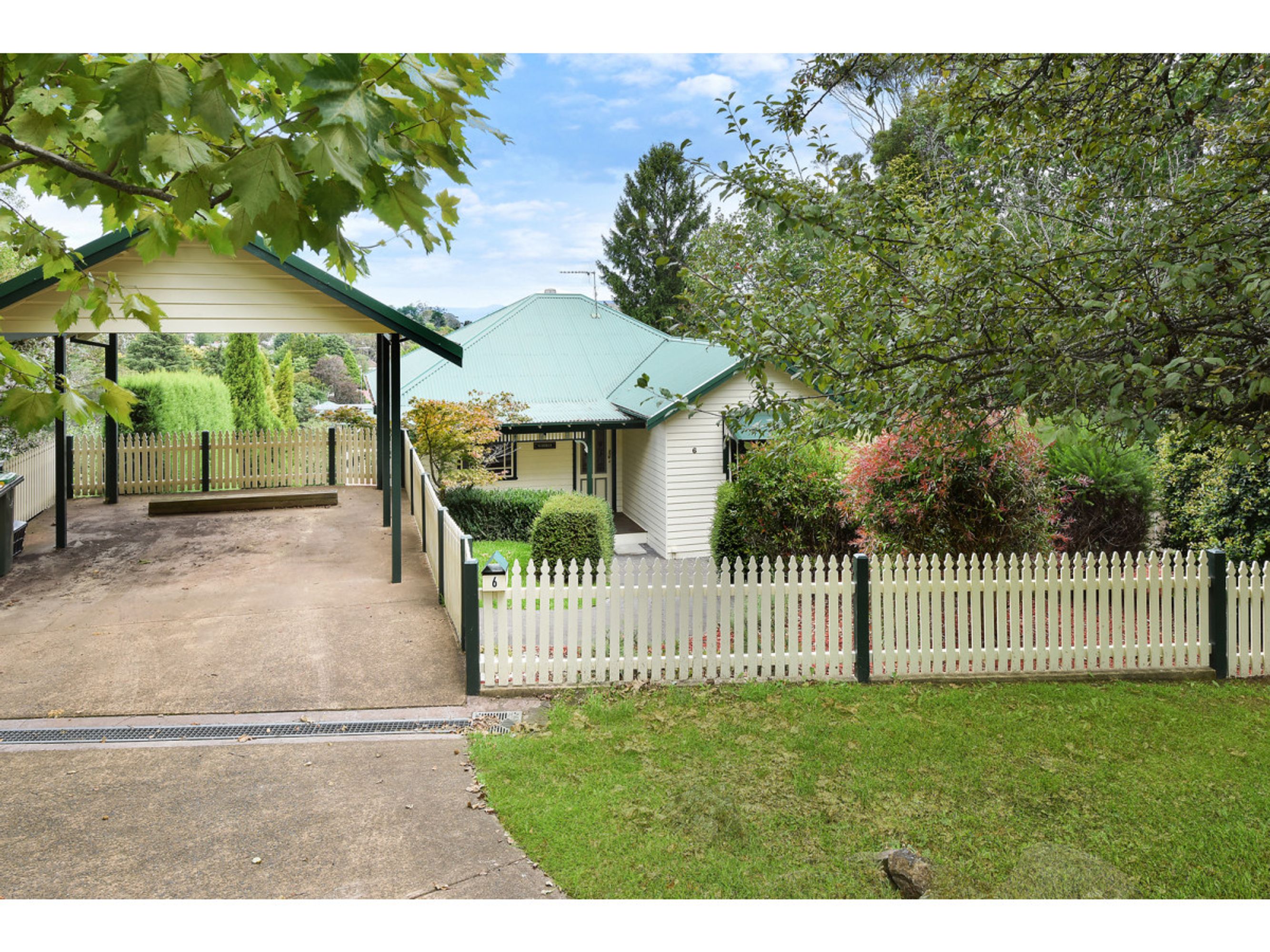 6 Warriga Street, Katoomba - Image 1