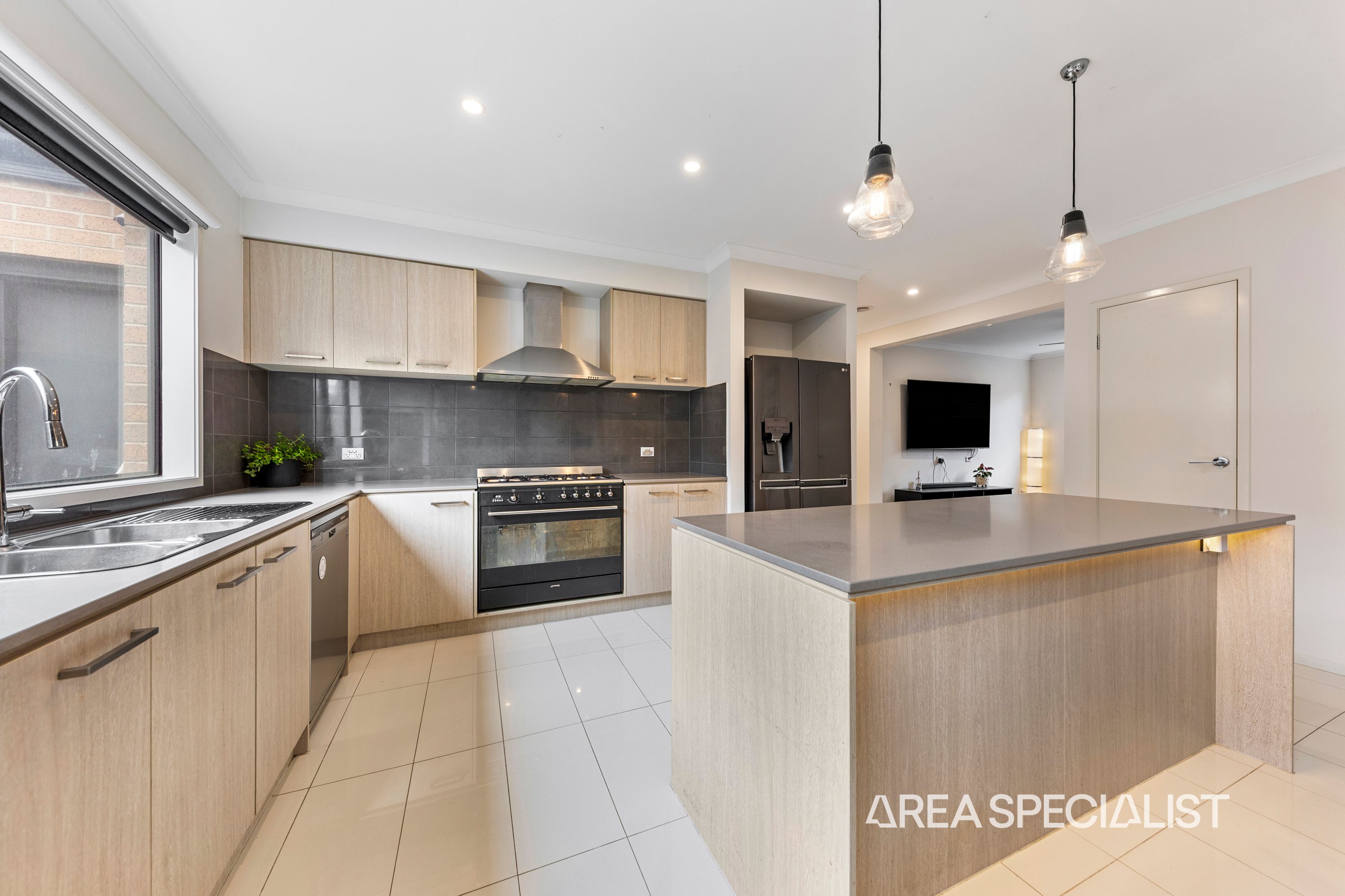 44 Strettle Crescent, Cranbourne North - Thumbnail 3