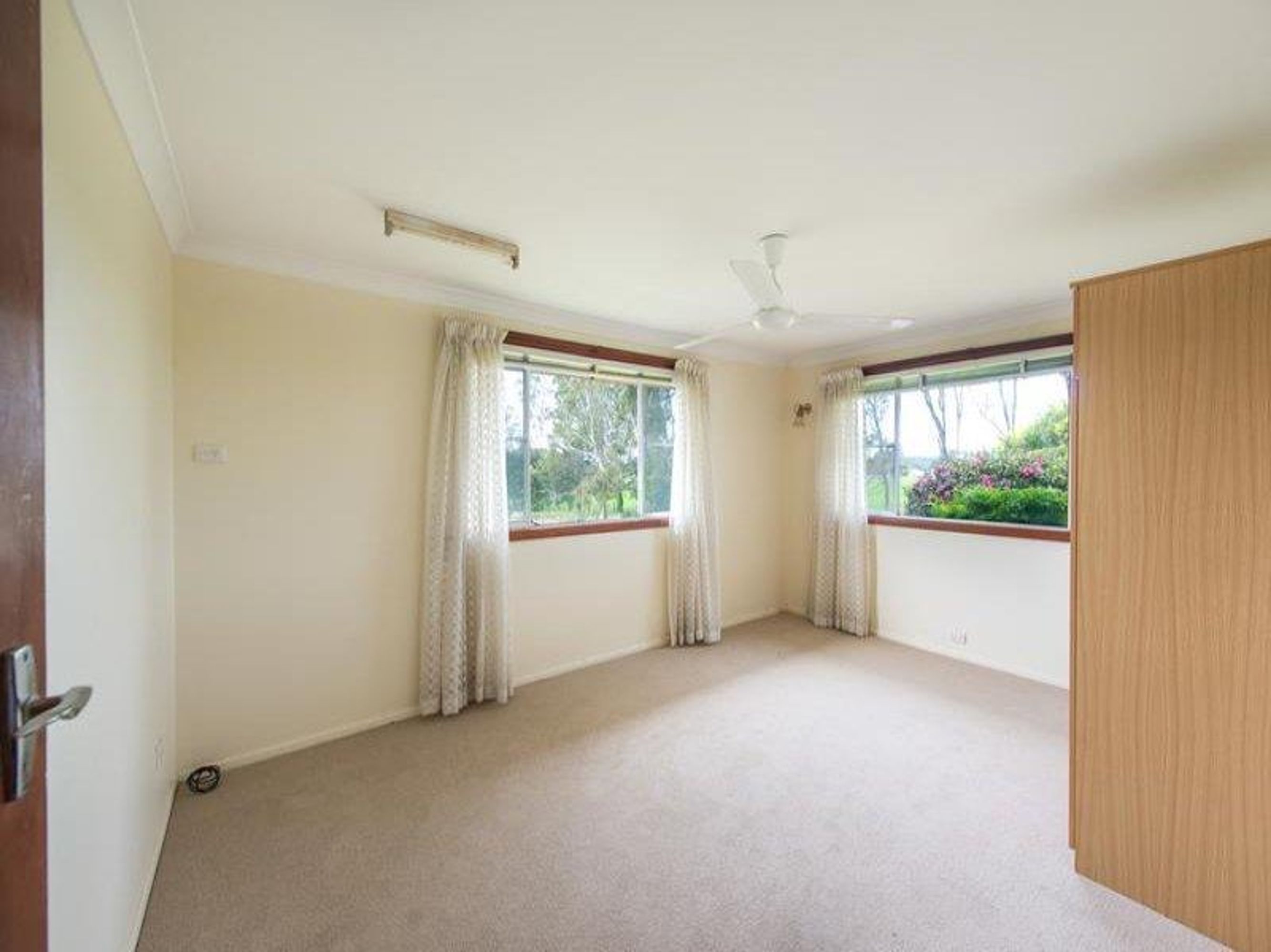 2 McPhee Street (house), Swan Creek - Thumbnail 5