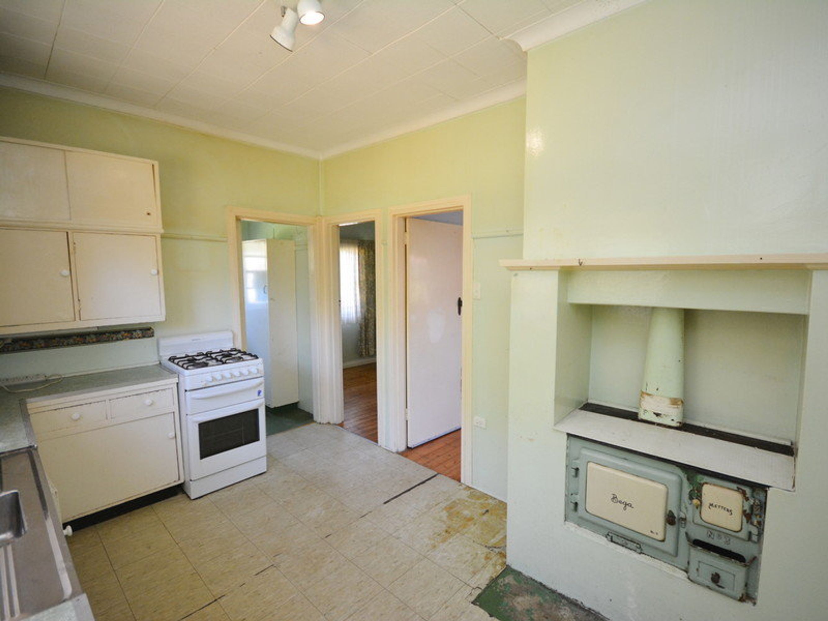 63 Lovel Street, Katoomba - Thumbnail 3