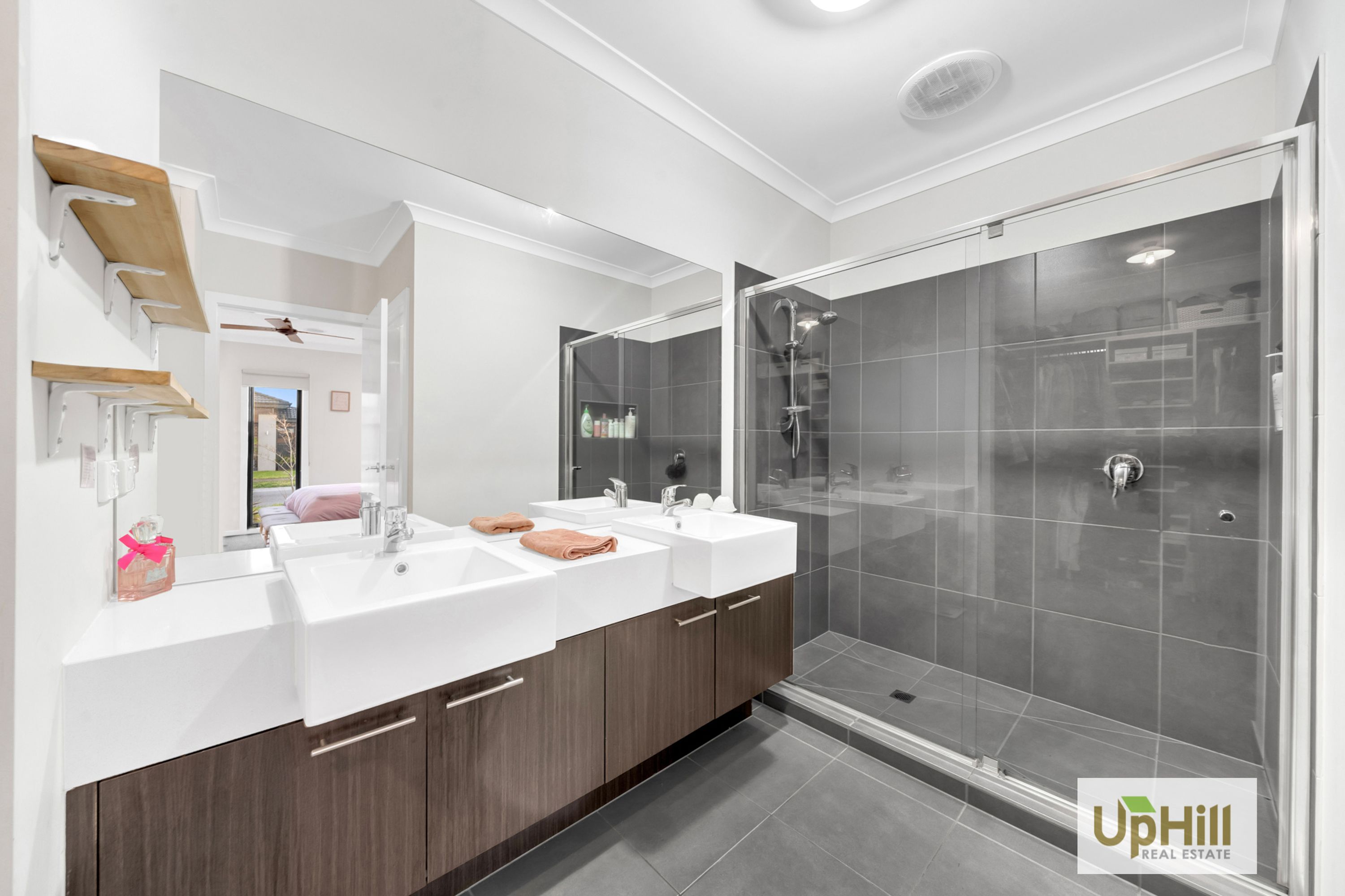 4 Bazadaise Drive, Clyde North - Thumbnail 4