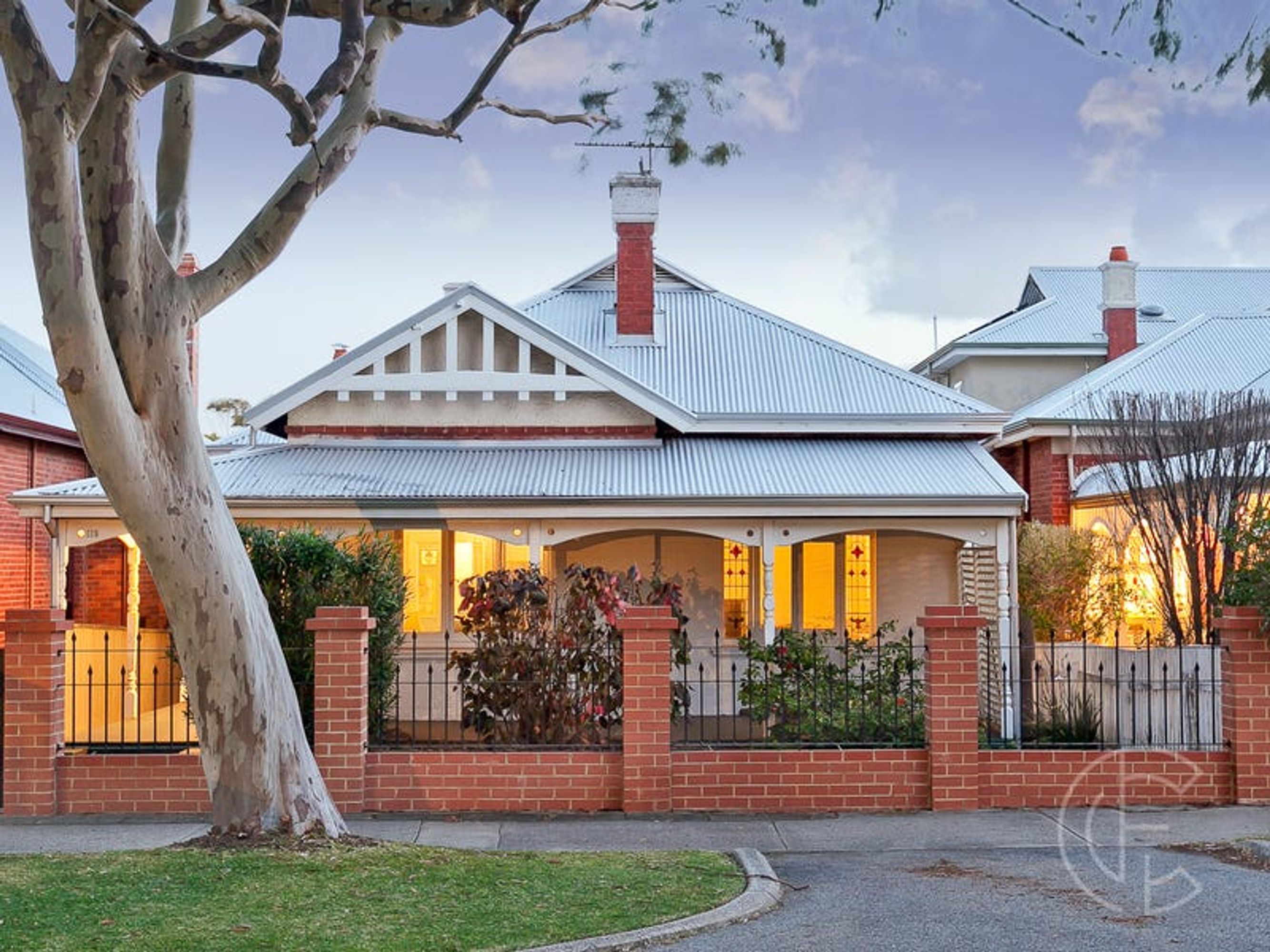 590 Hay Street