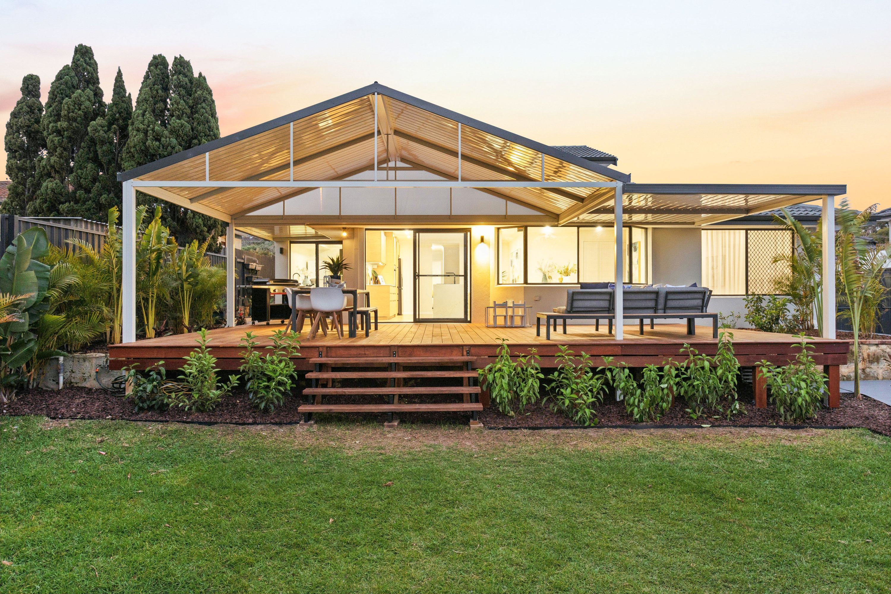 24 WARWICK ROAD, Marmion - Thumbnail 2