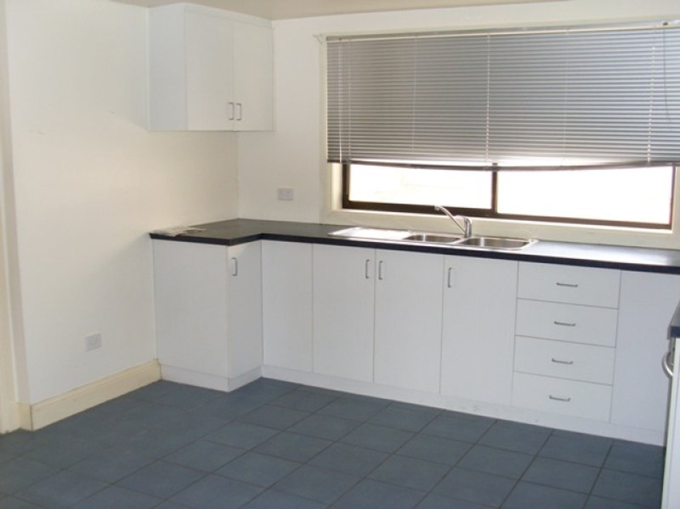 42 Wavell Street, Horsham VIC 3400, Horsham - Thumbnail 3