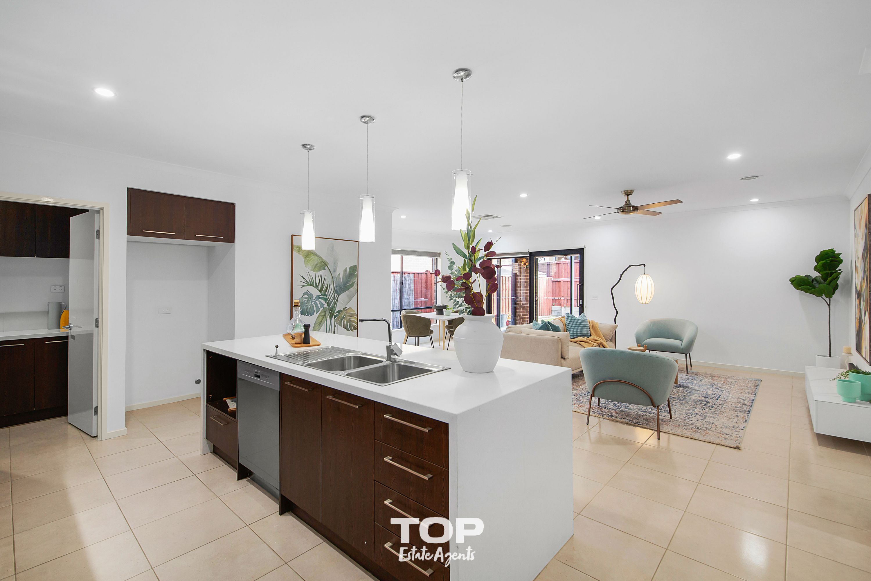 13 Thistle Drive, Clyde North - Thumbnail 6