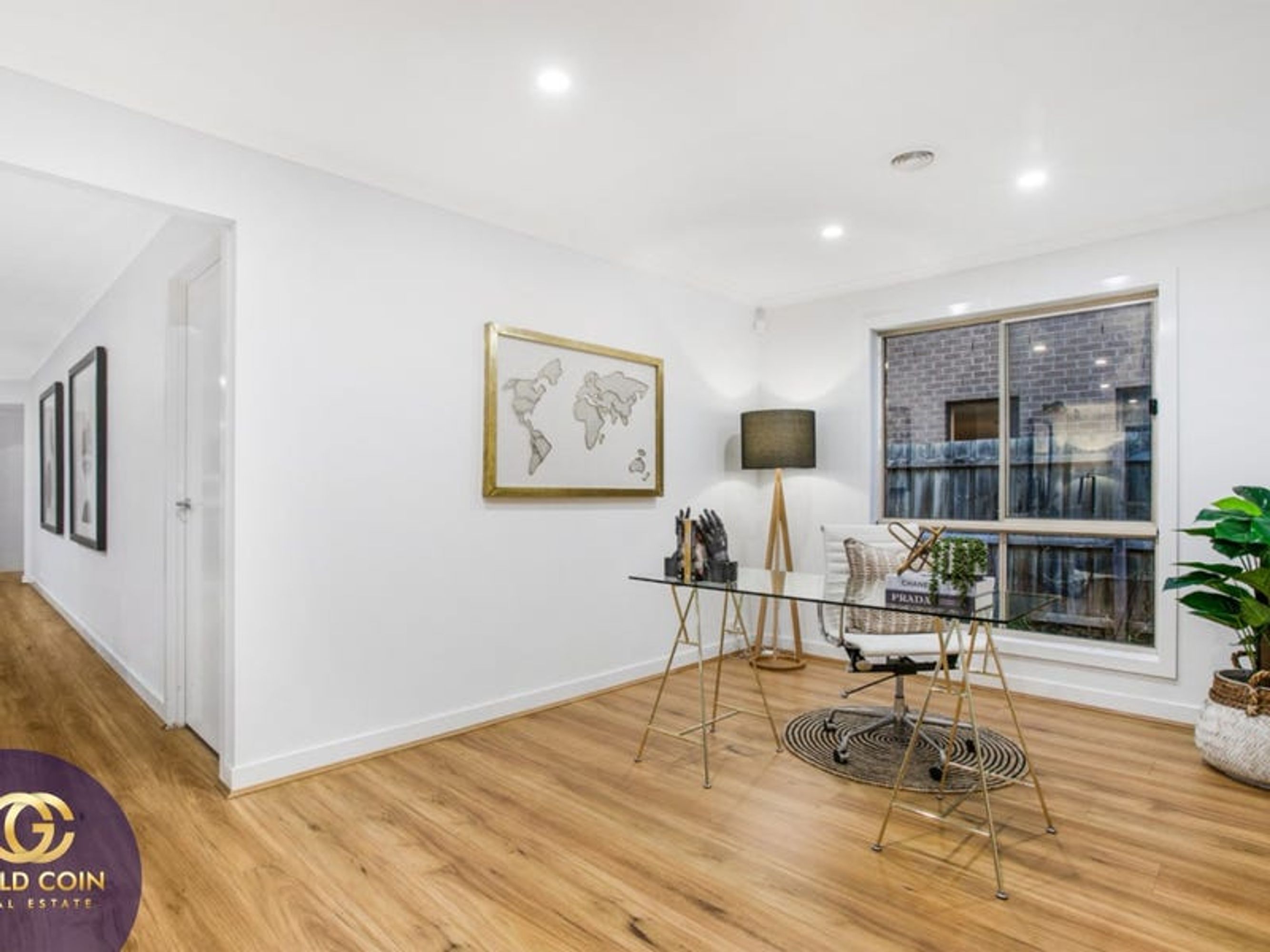 8 Rudd Court, Lynbrook - Thumbnail 3