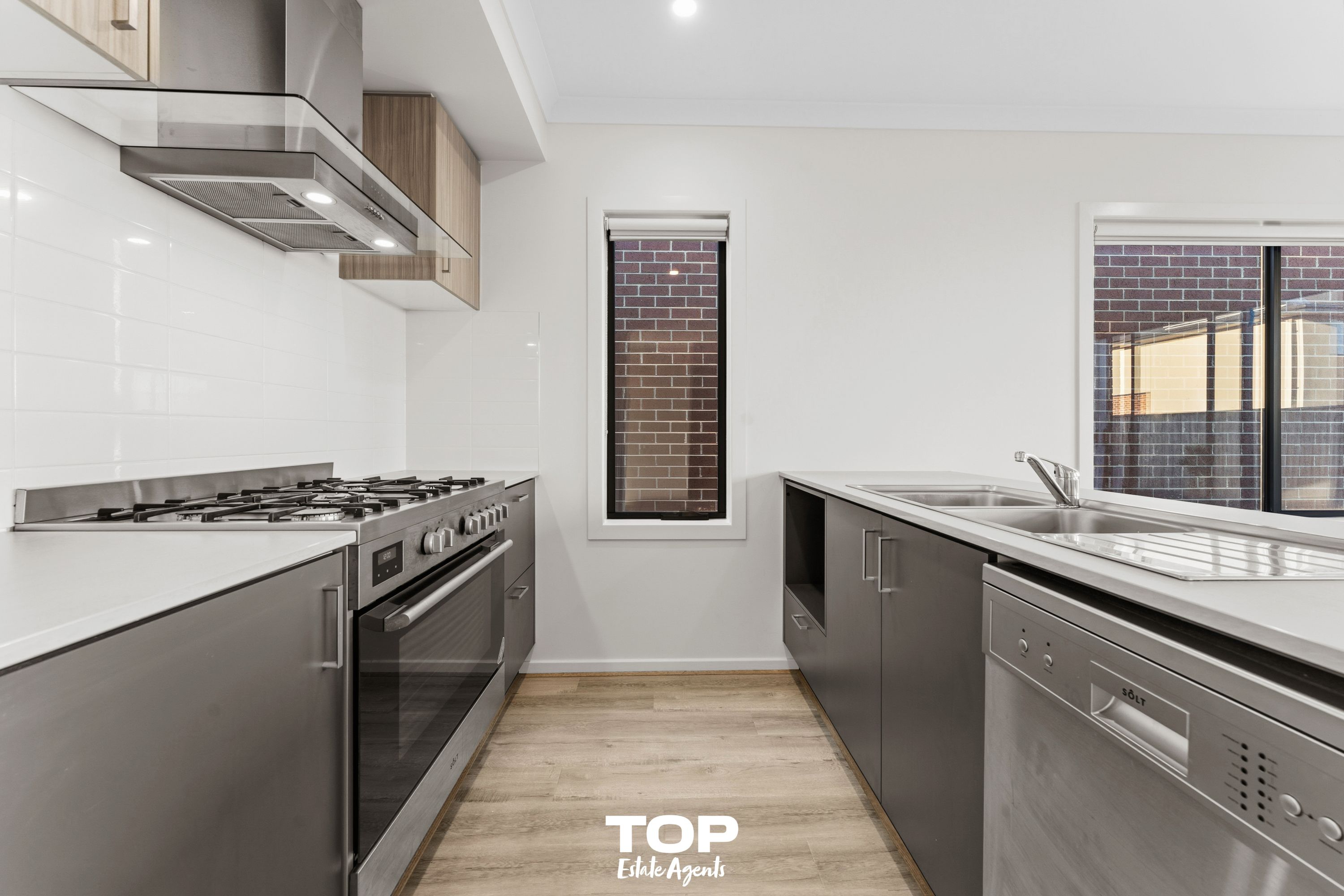 3 Stover Road, Clyde North - Thumbnail 3