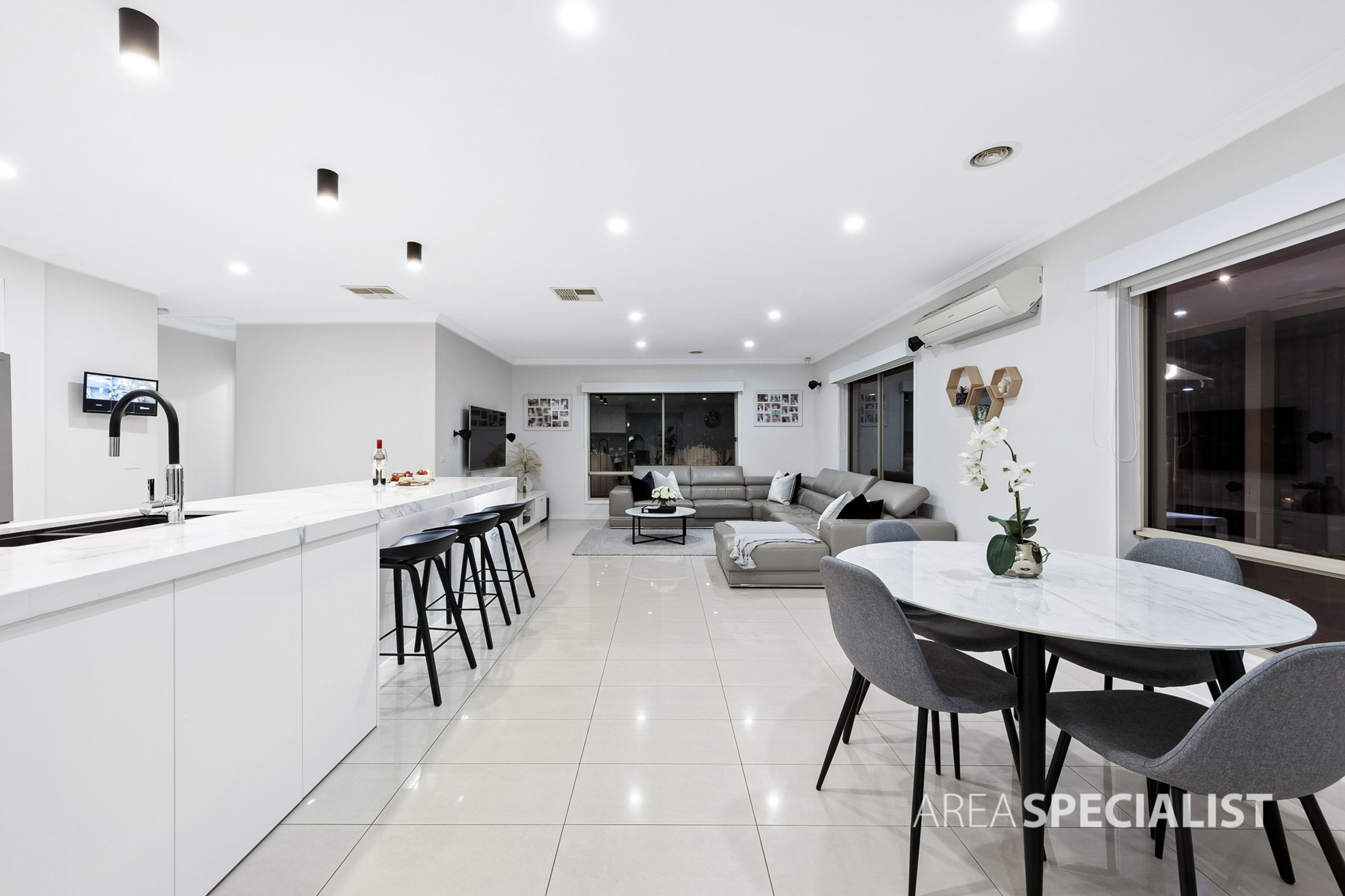 2 Coen Place, Caroline Springs VIC 3023, Caroline Springs - Thumbnail 4