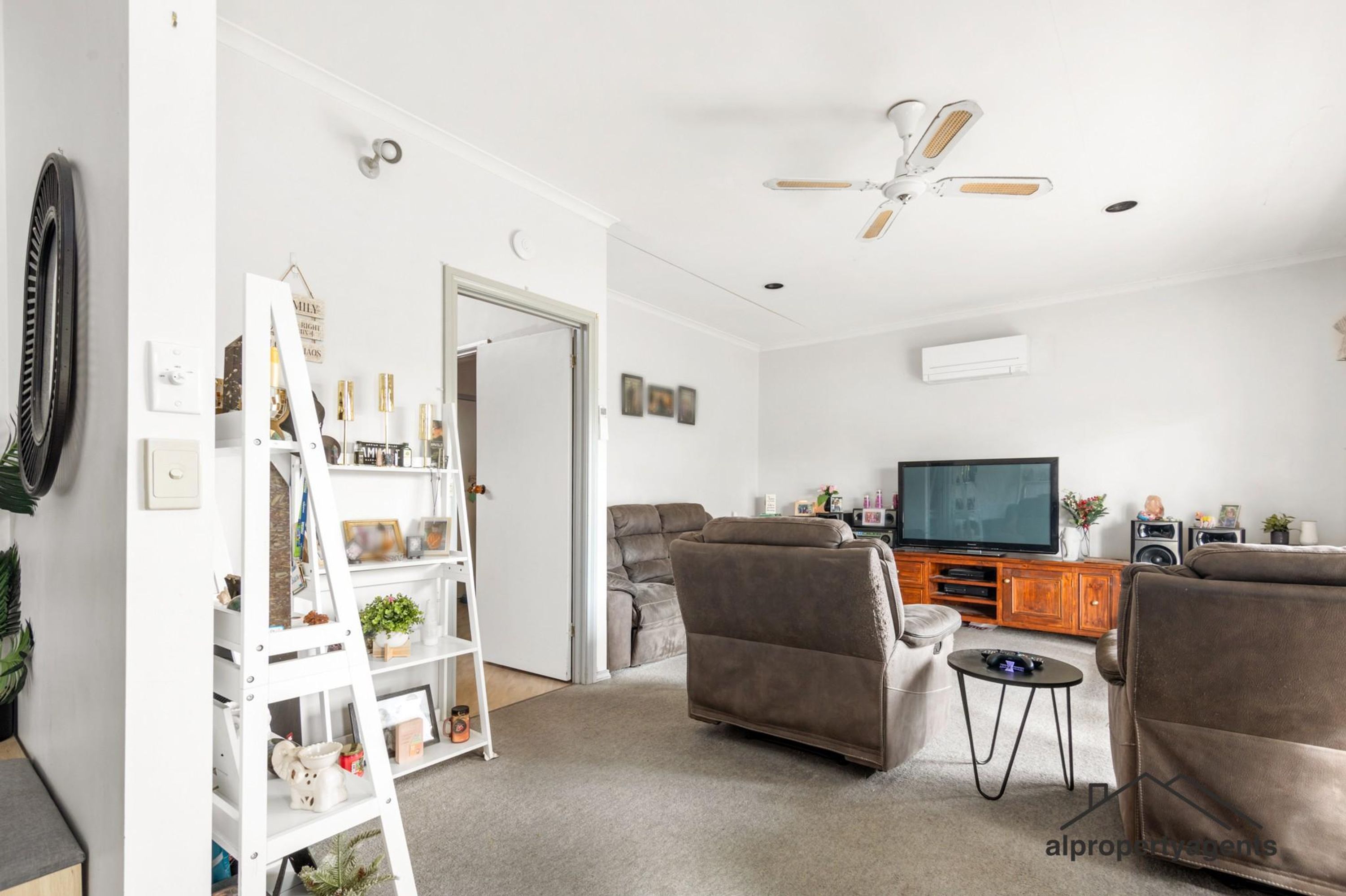 8 Henderson Avenue, Horsham VIC 3400, Horsham - Thumbnail 4