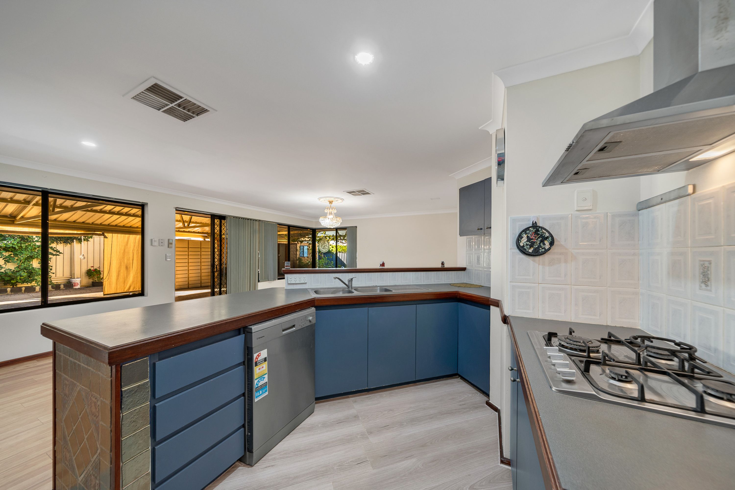 92 Lauterbach Drive, Gosnells, WA 6110, Gosnells - Thumbnail 7