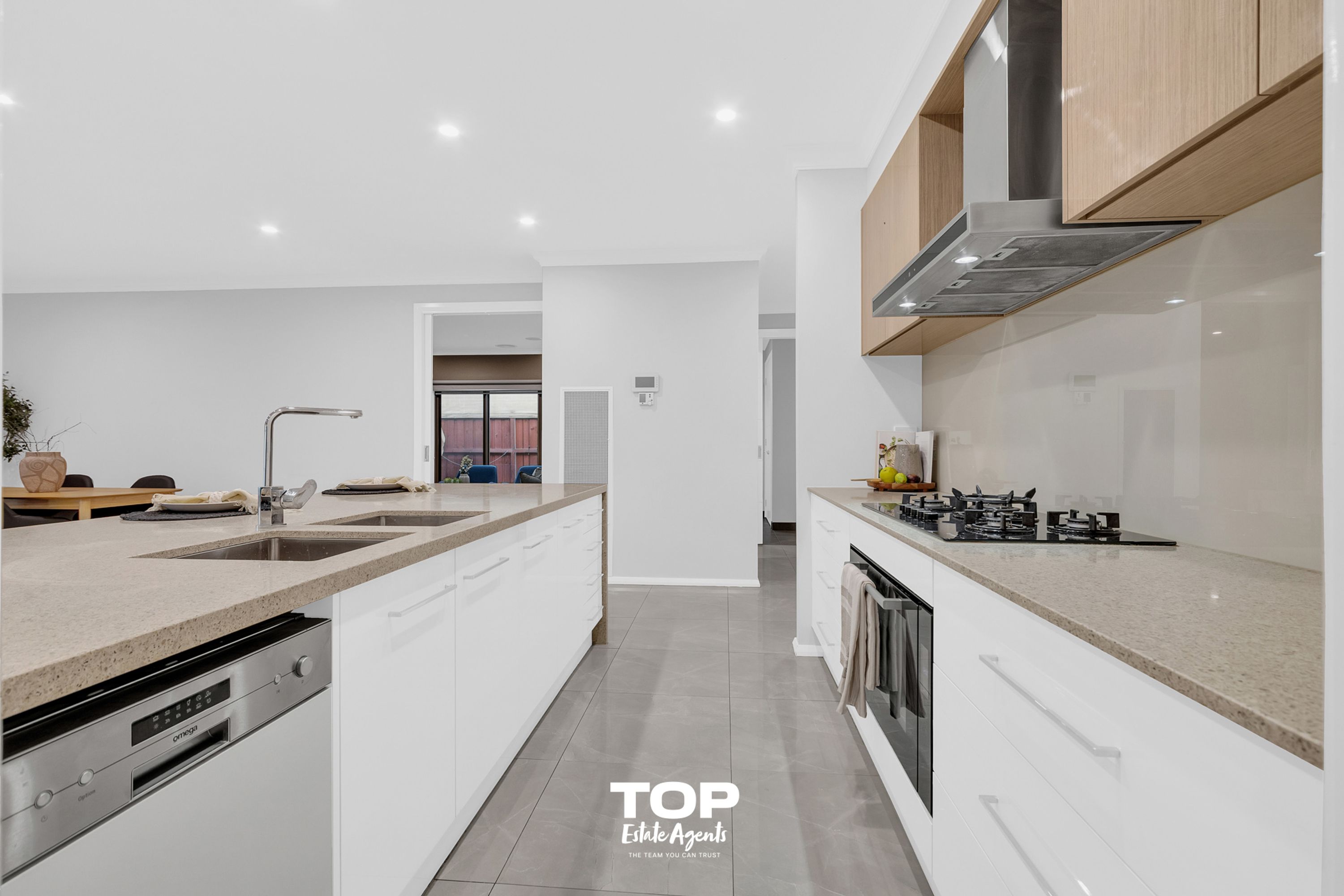 23 Orpington Drive, Clyde North - Thumbnail 7
