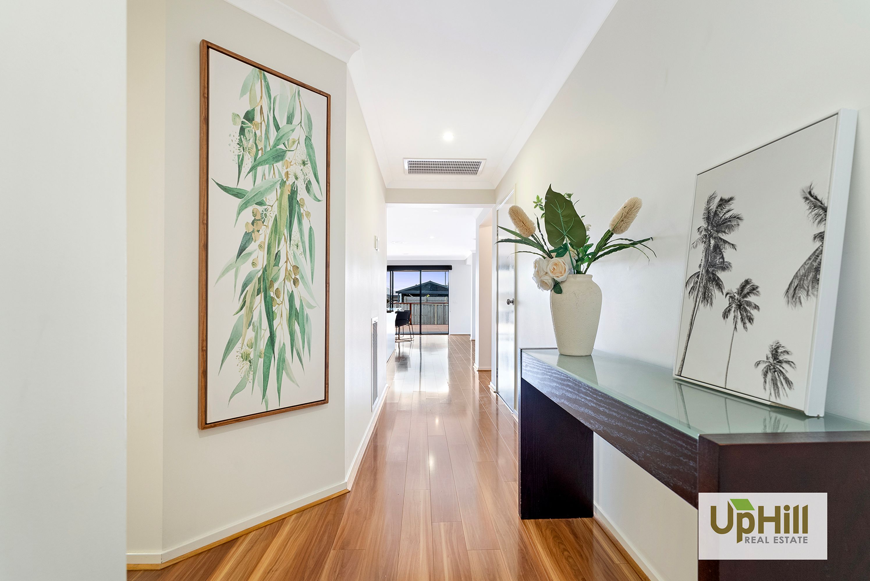 10 Ranfurlie Boulevard, Cranbourne West - Thumbnail 3