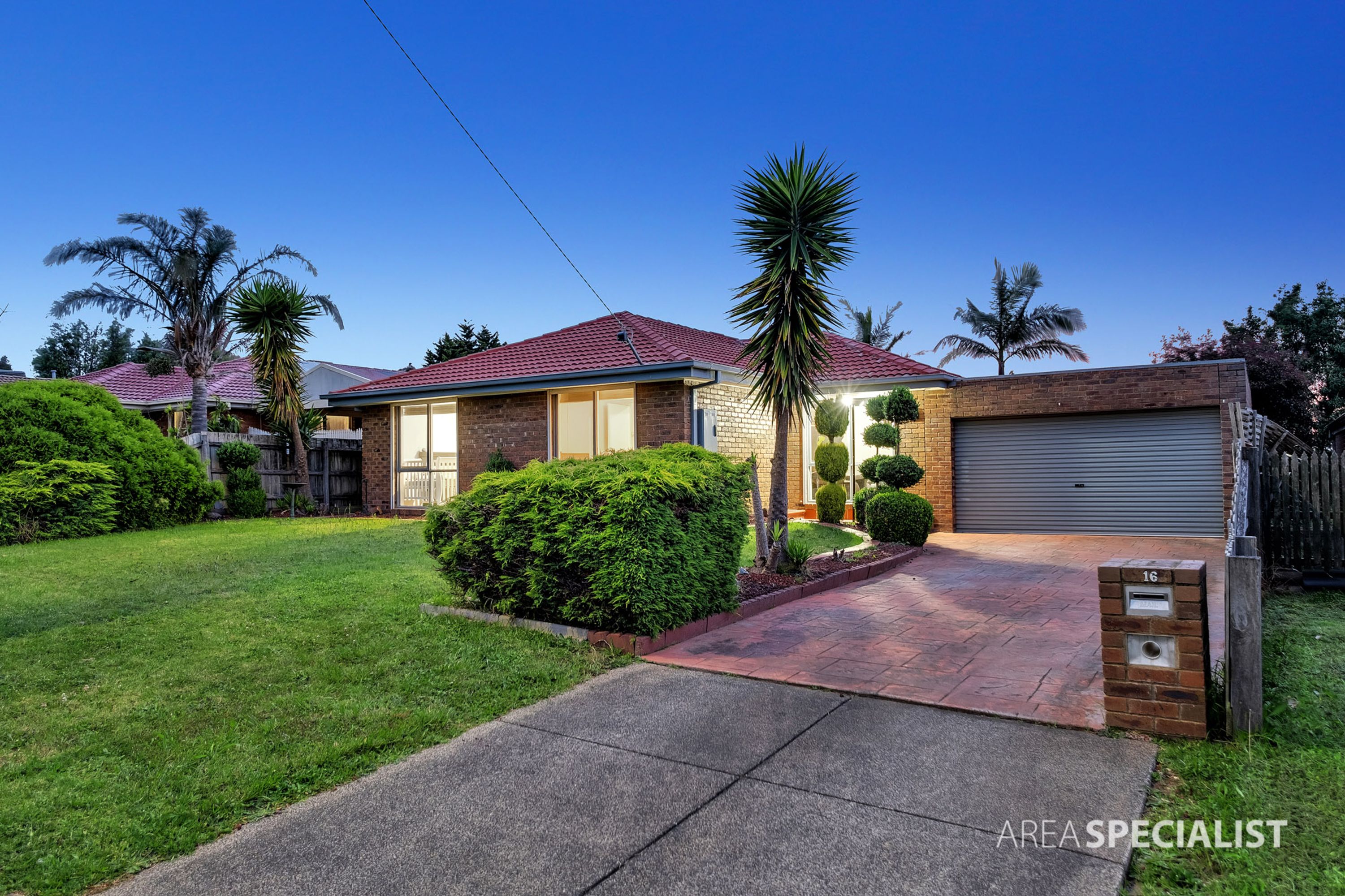 16 Lesley Drive, Hampton Park