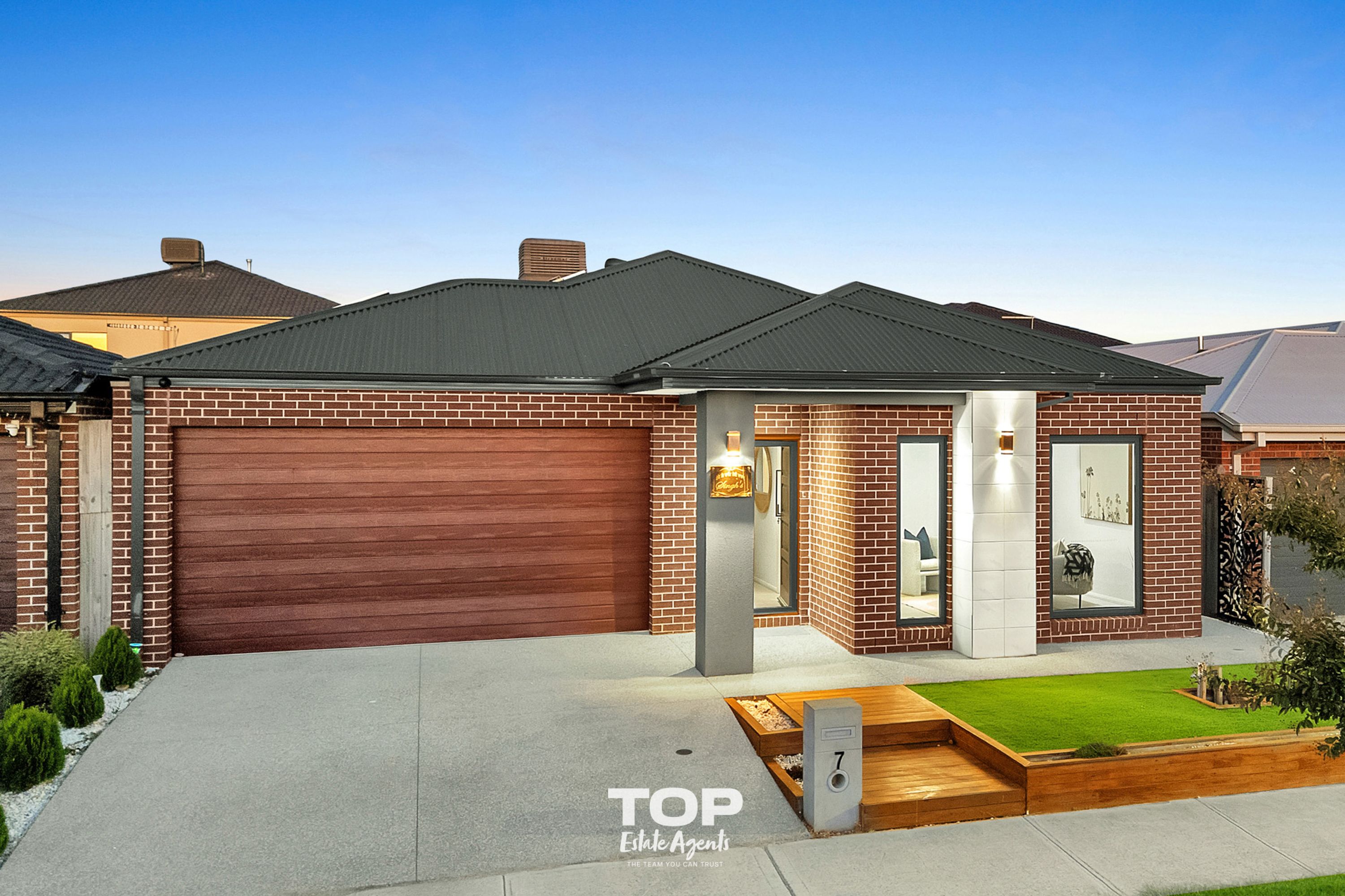 7 Janessa Drive, Clyde North - Thumbnail 2