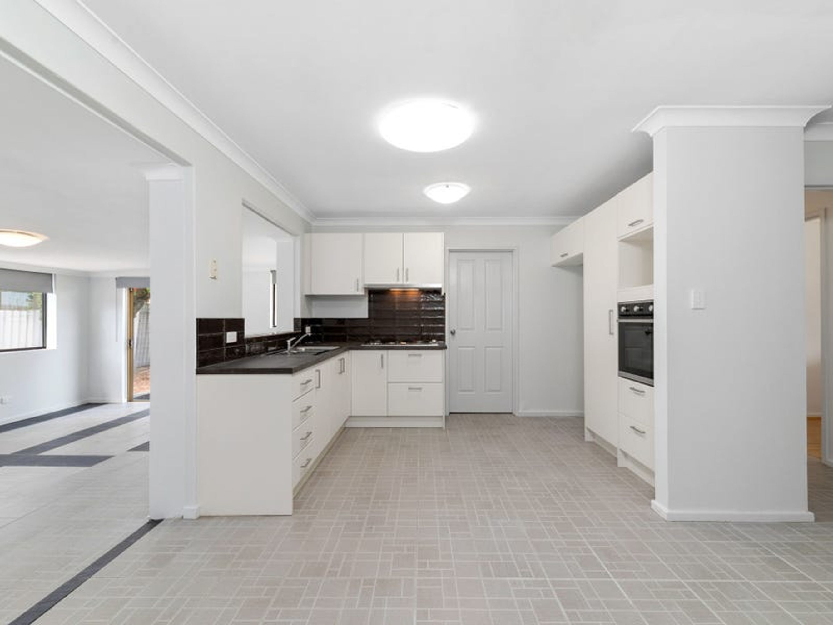 13 Roderick Close