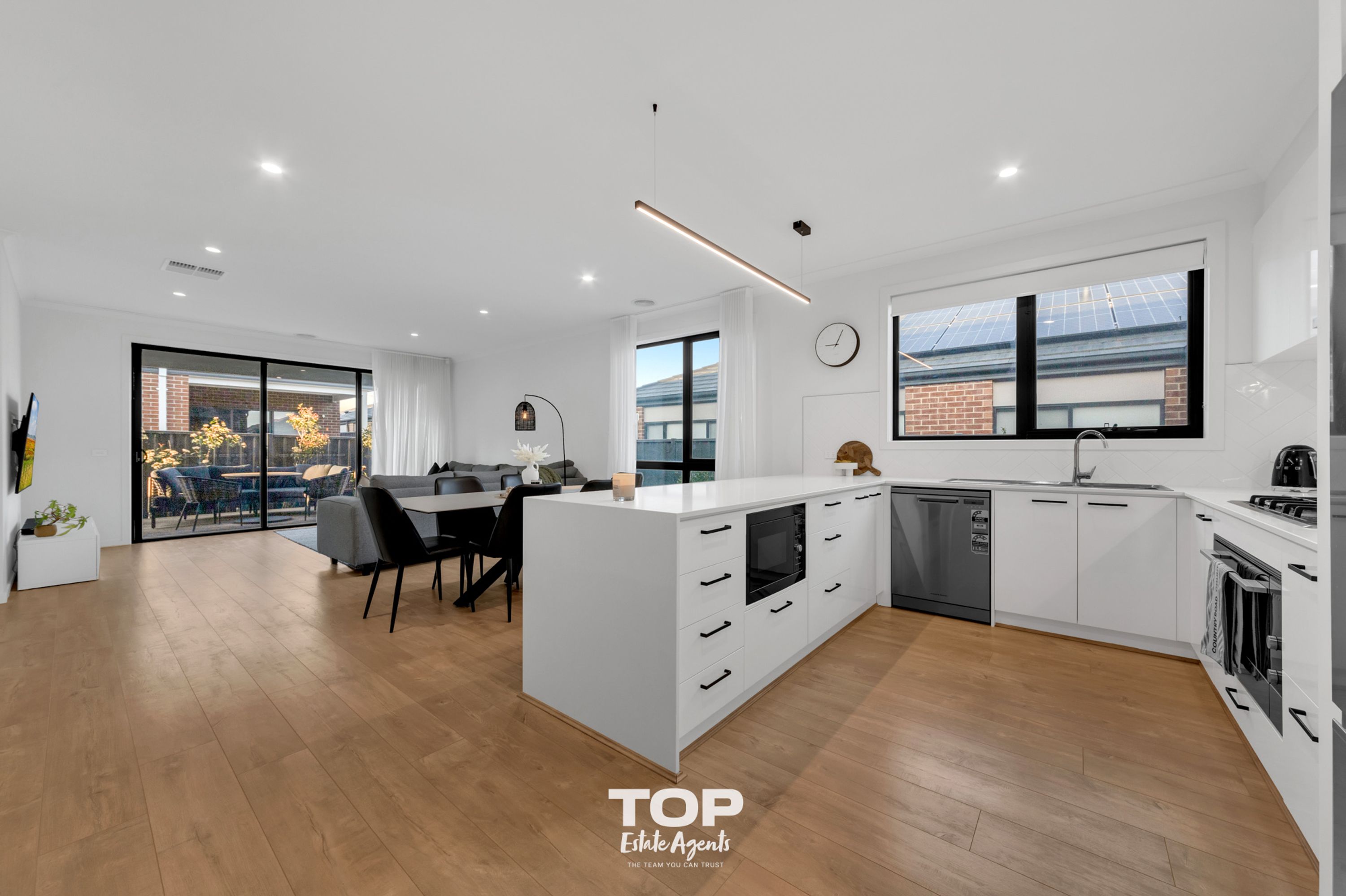 100 Athenaeum Avenue, Clyde North - Thumbnail 7