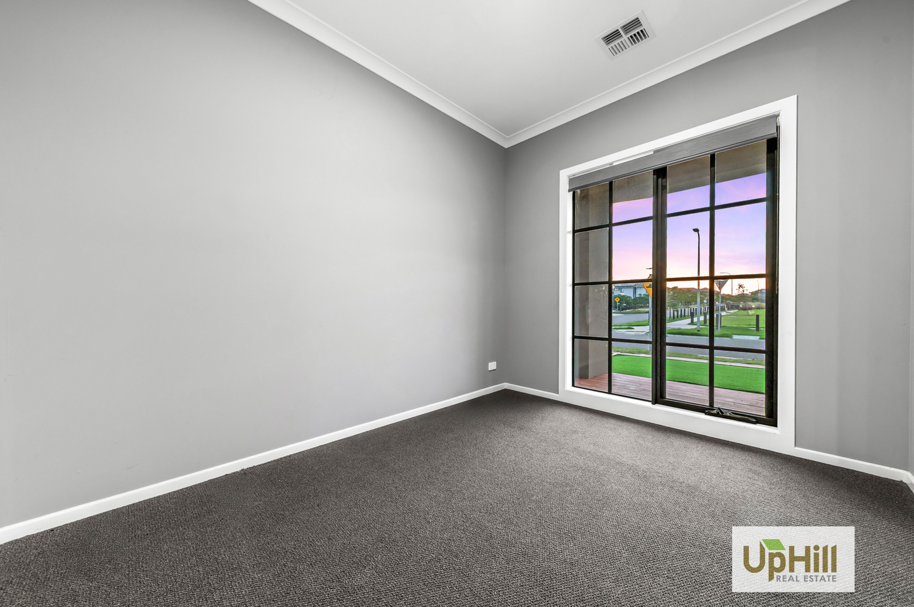 21 Shearjoy Loop, Clyde North - Thumbnail 2