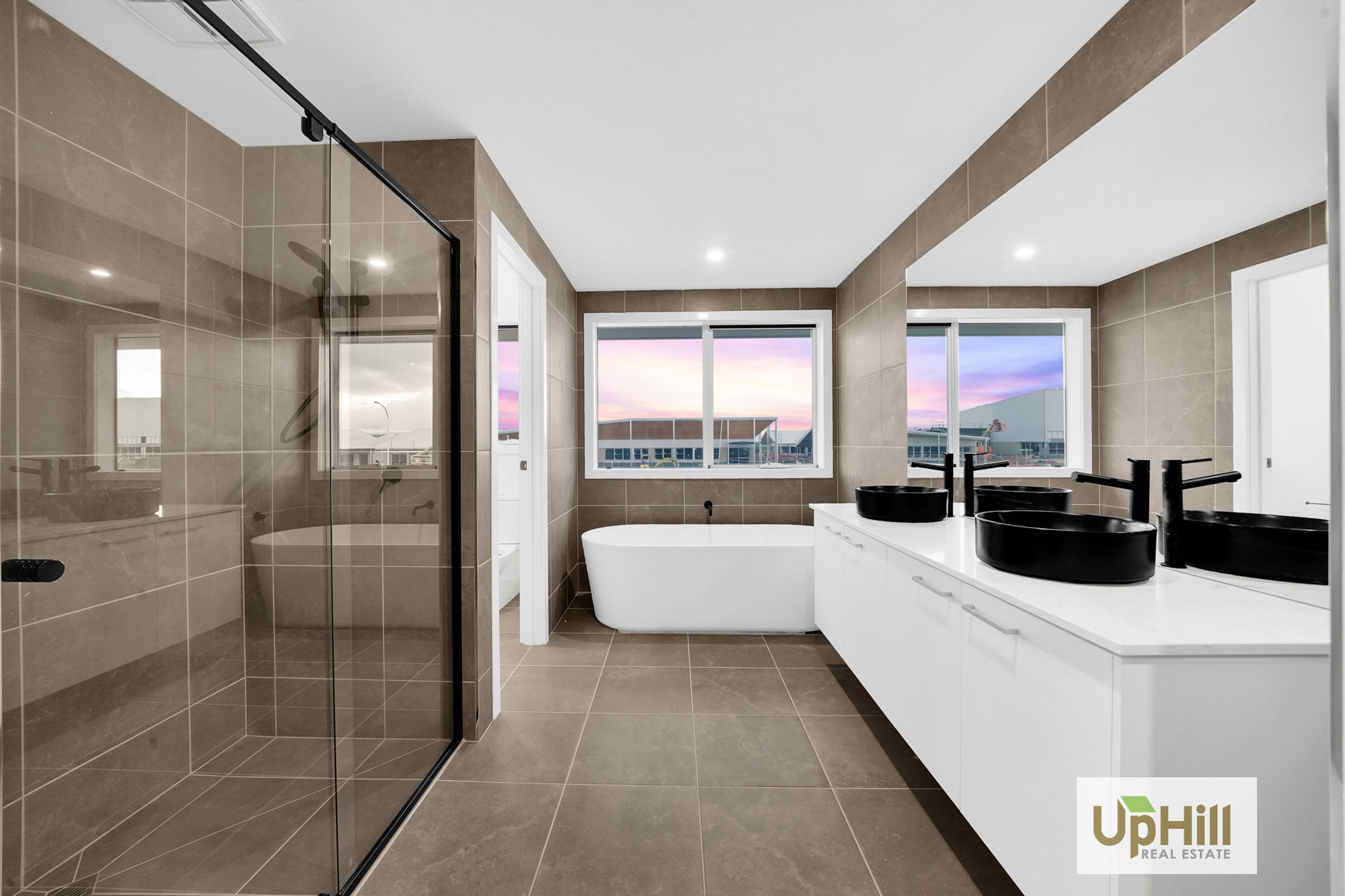 22 Newbolt Parade, Clyde North - Thumbnail 2
