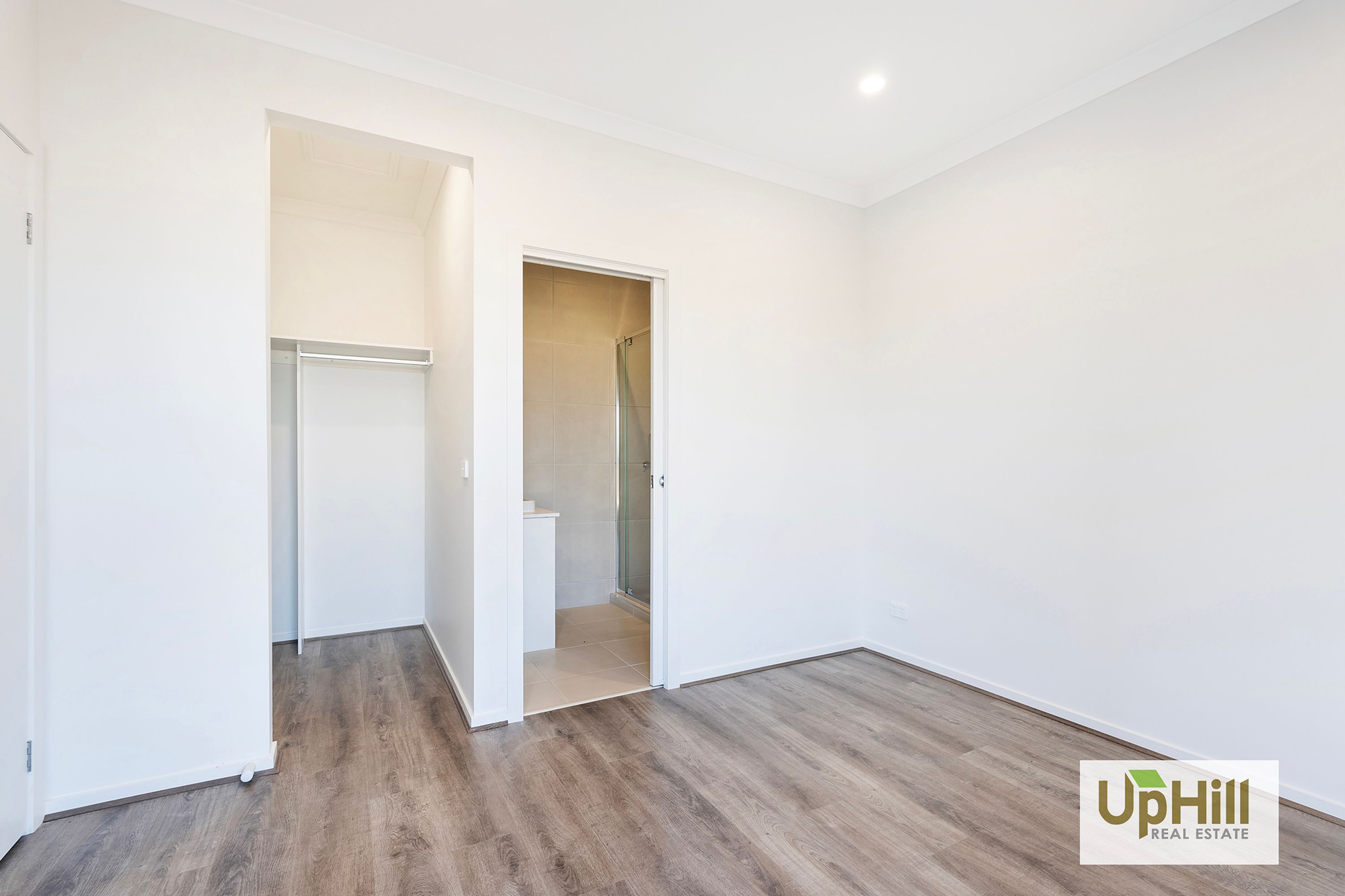 90 Plymouth Boulevard, Clyde North - Thumbnail 8