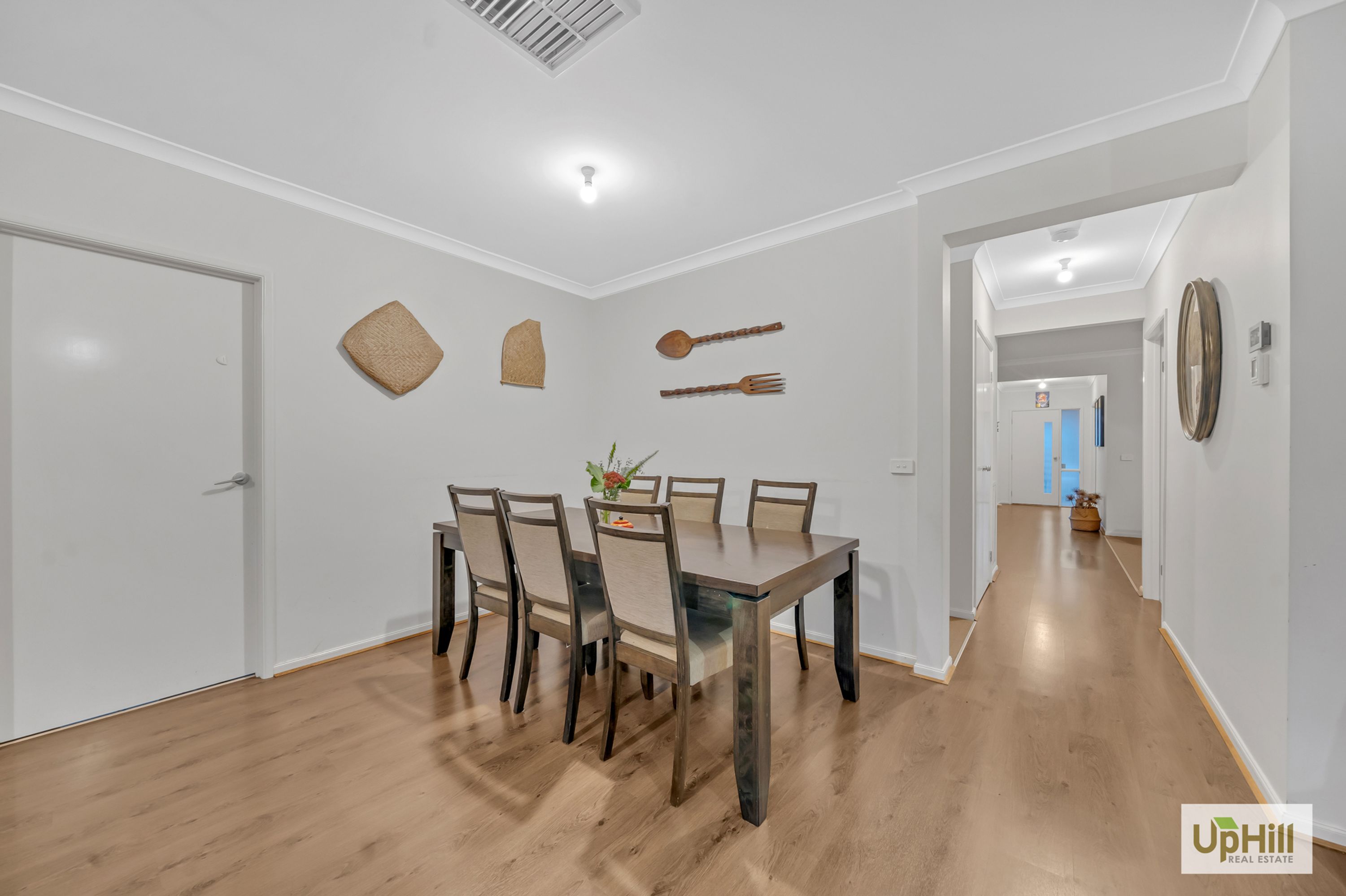 12 BRIGHTSTONE DRIVE, Clyde North - Thumbnail 8