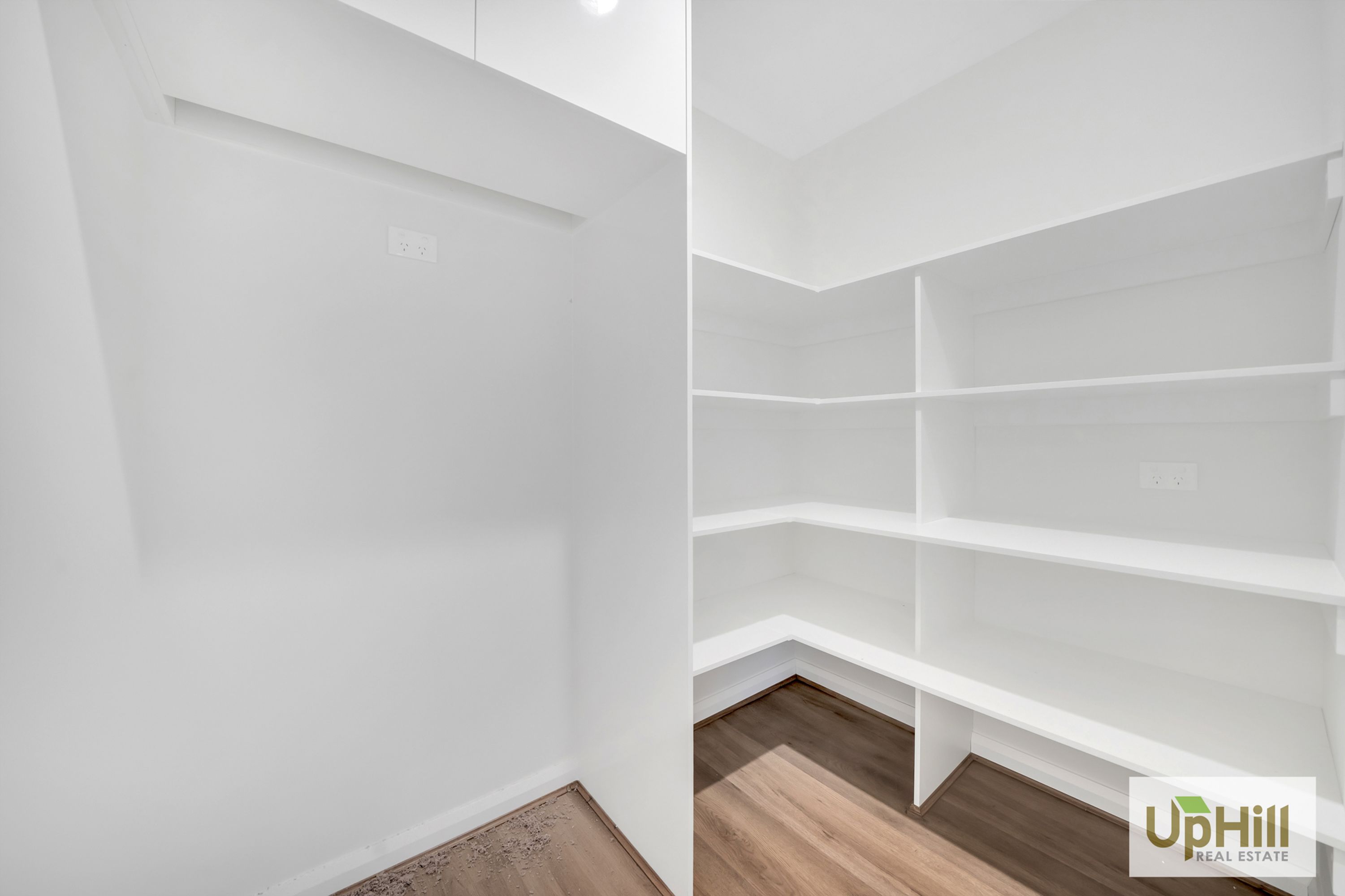23 SCORCHIN DRIVE, Cranbourne South - Thumbnail 8