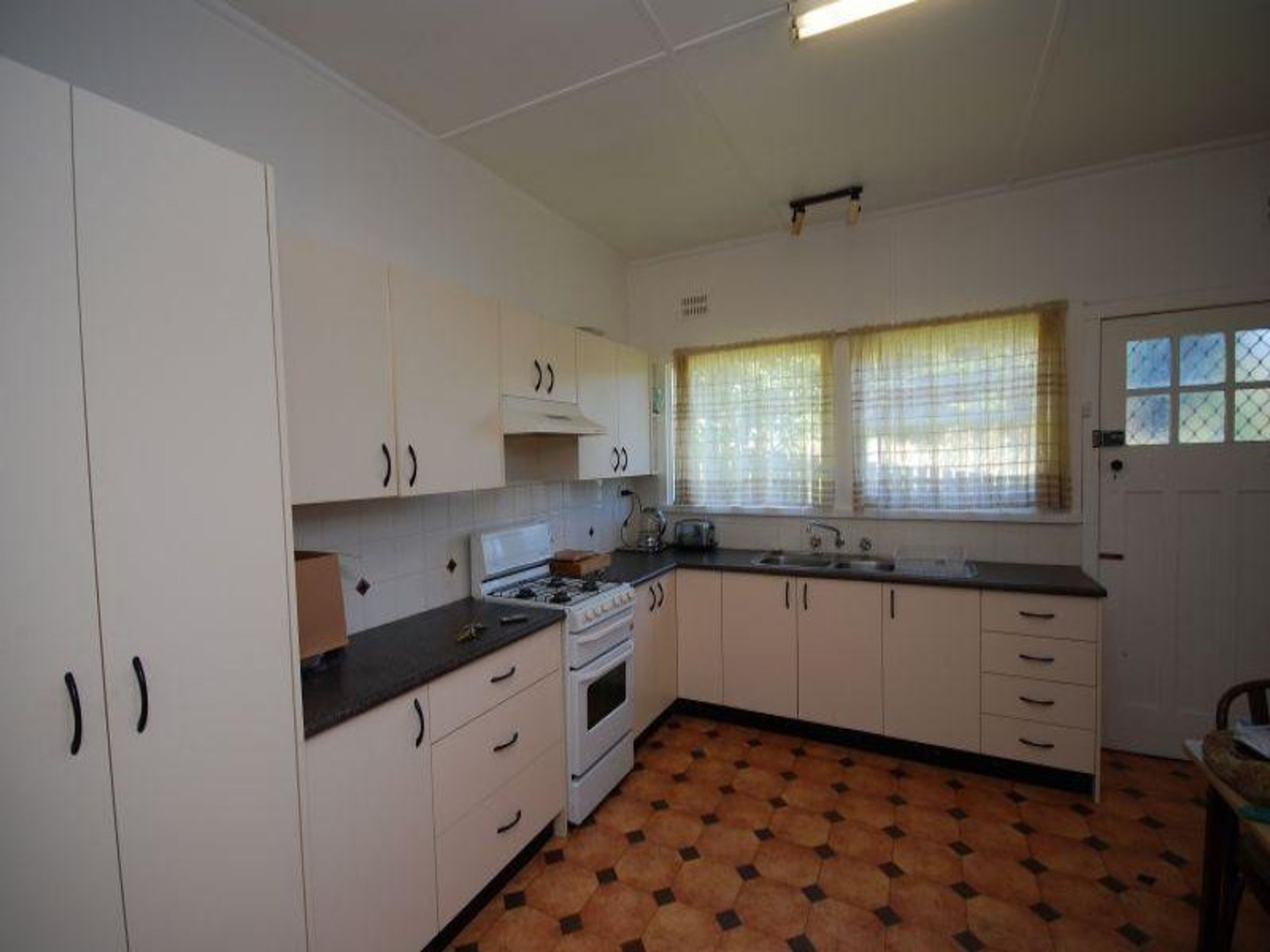 9-11 Harley Avenue, Mount Victoria - Thumbnail 3