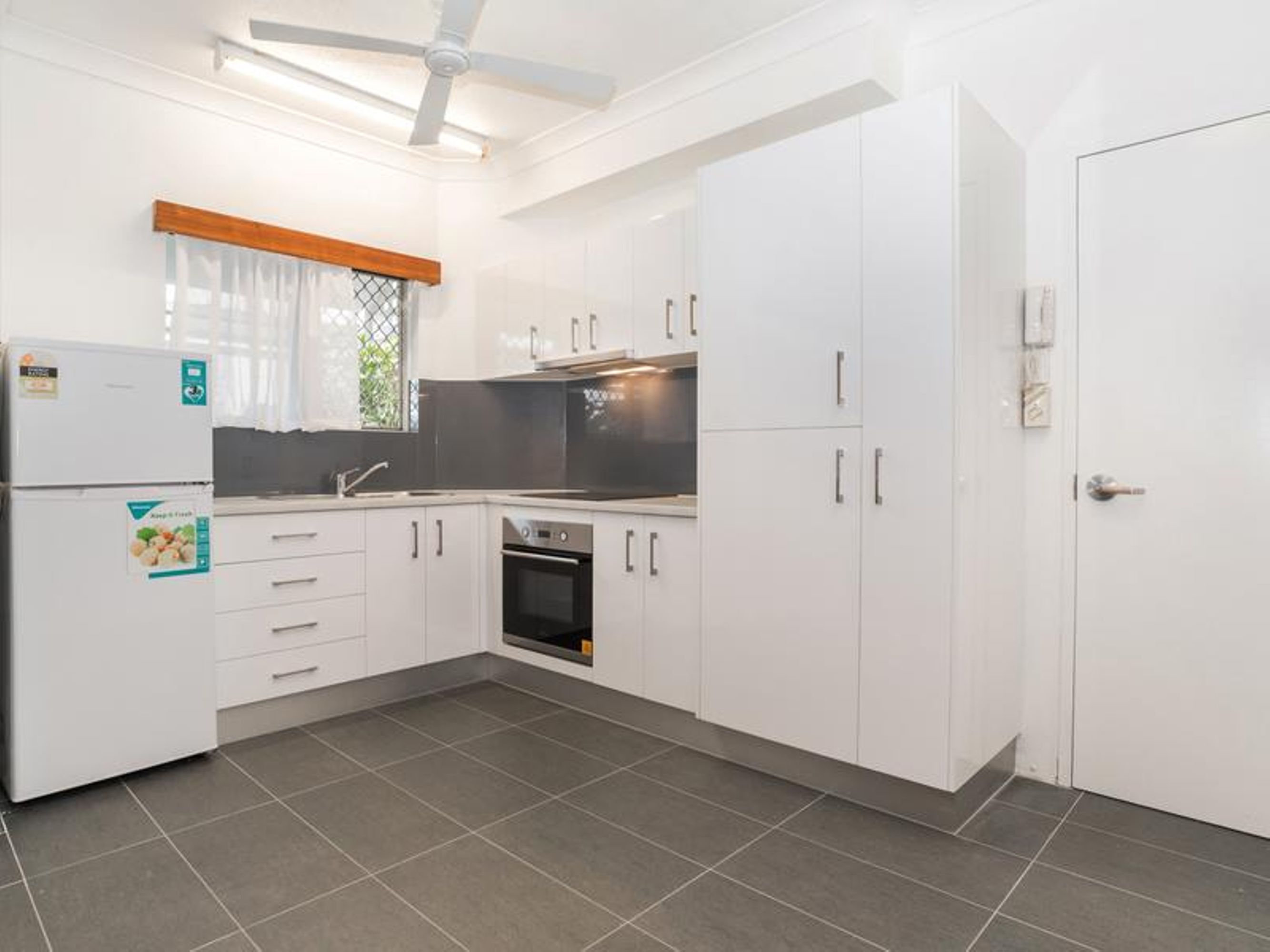 4/14 Upward Street, Cairns North - Image 1
