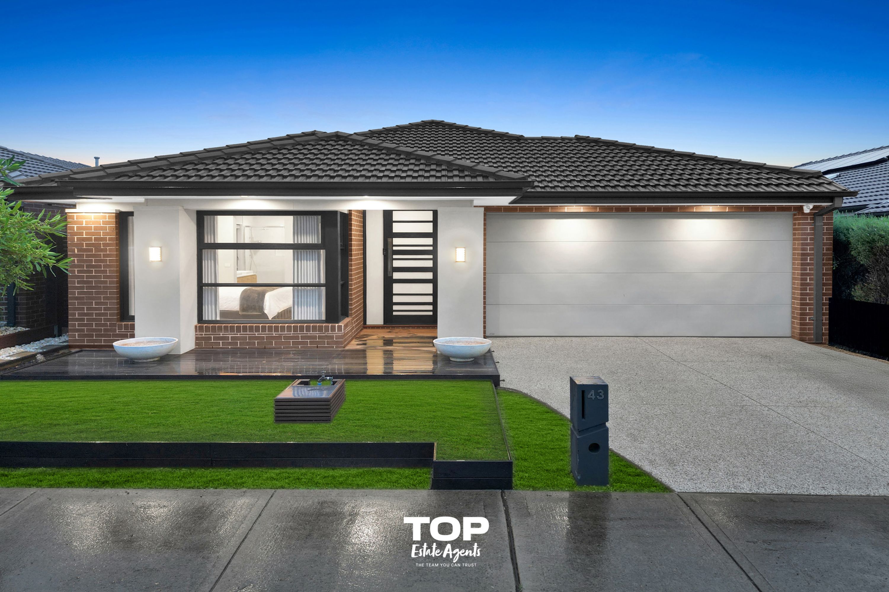 43 Simmental Drive, Clyde North - Thumbnail 2