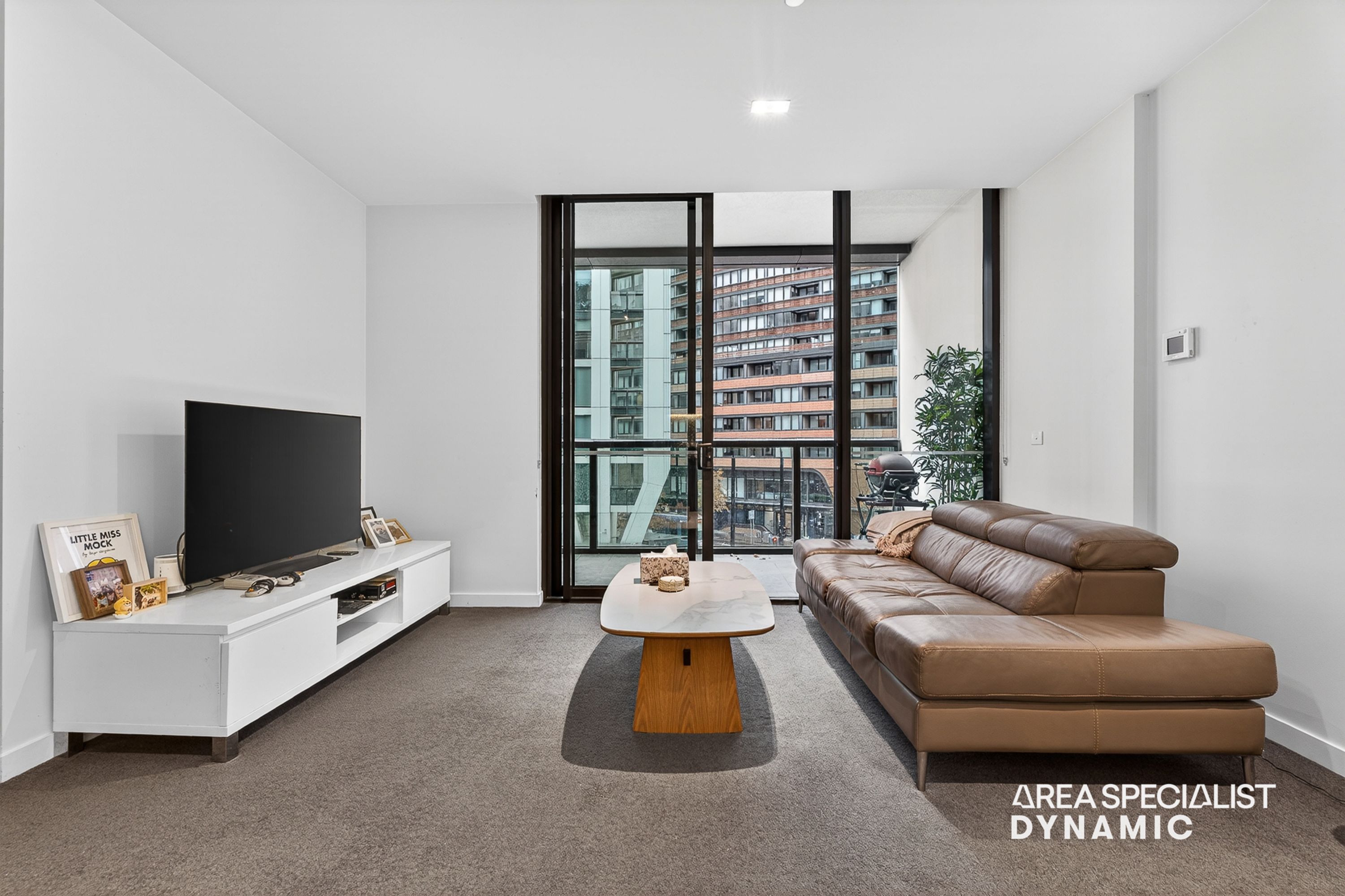 2E/9 Waterside Place, Docklands, Docklands - Image 1
