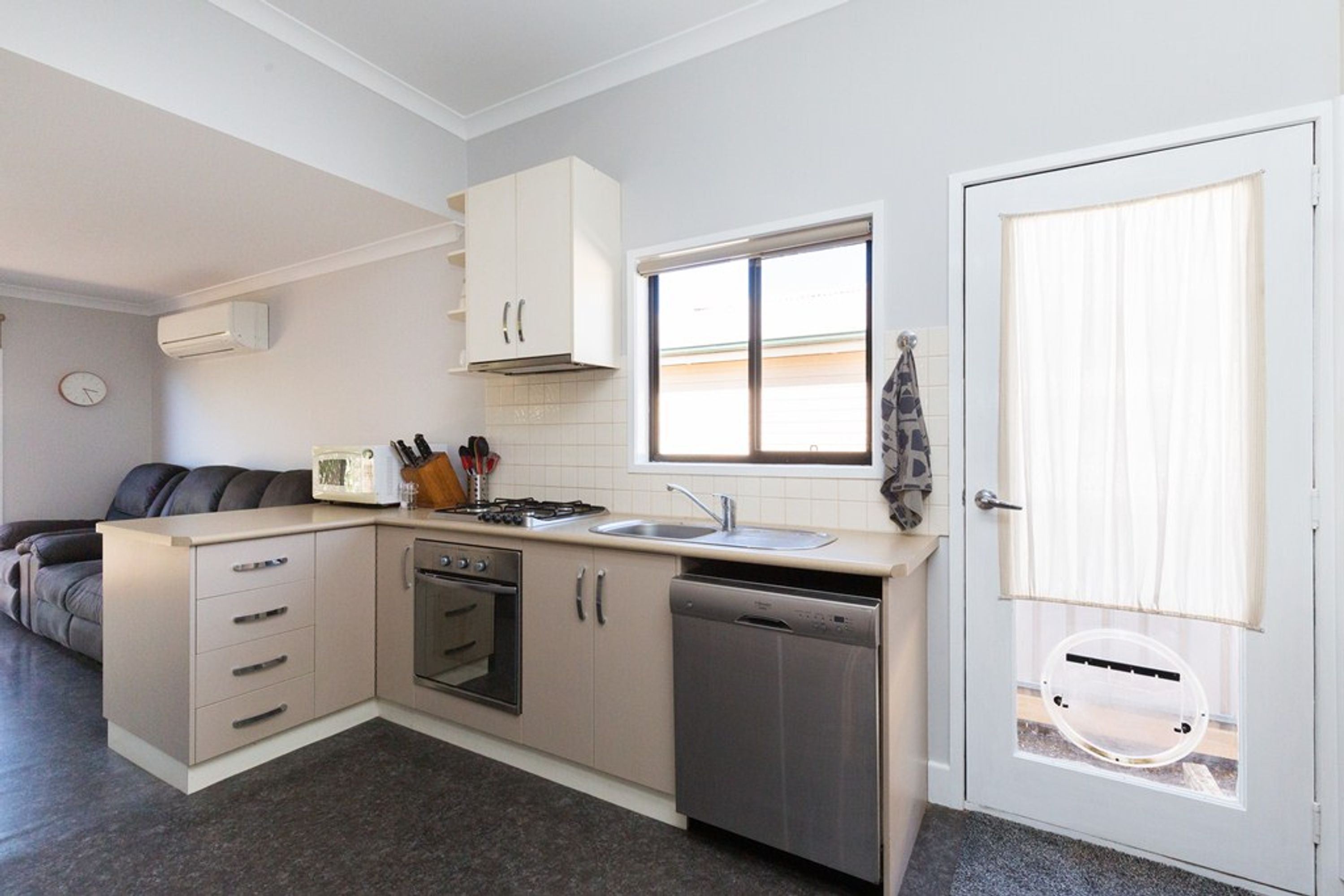 11 Robinson Street, Horsham VIC 3400, Horsham - Thumbnail 6