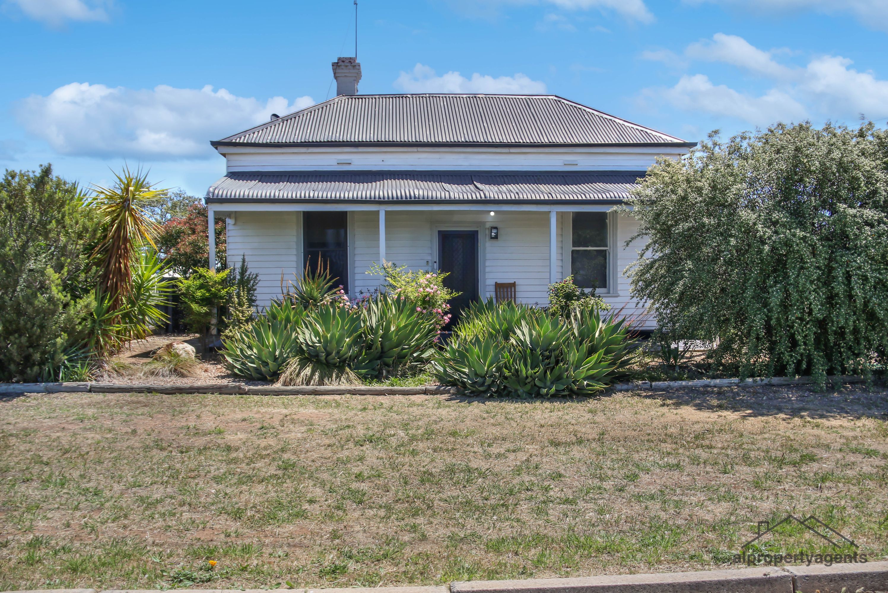 64 Molyneaux Street, Warracknabeal VIC 3393