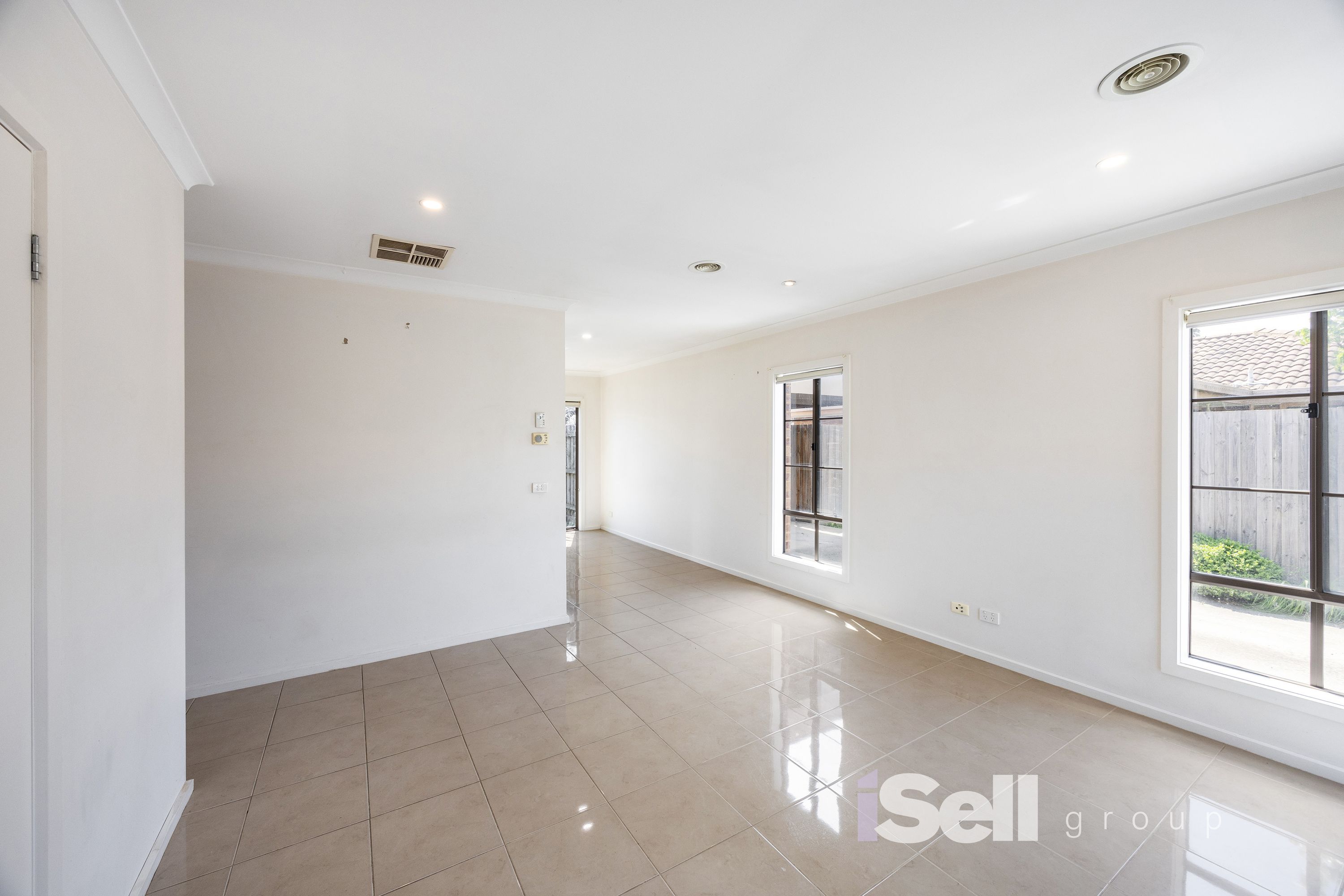 2/26 Beckington Crescent, Hampton Park - Thumbnail 2