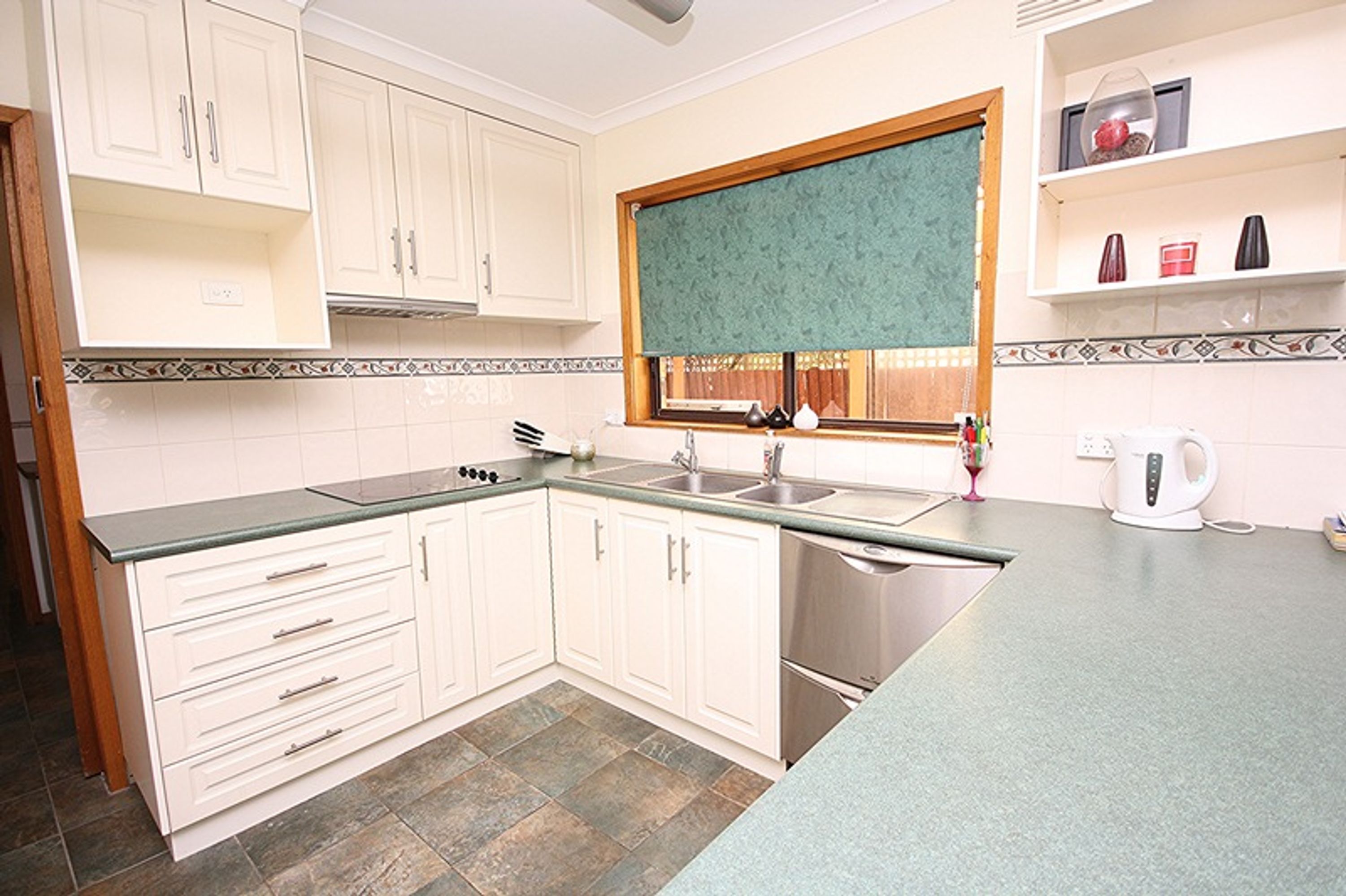 9 Carter Street, Horsham VIC 3400, Horsham - Thumbnail 3