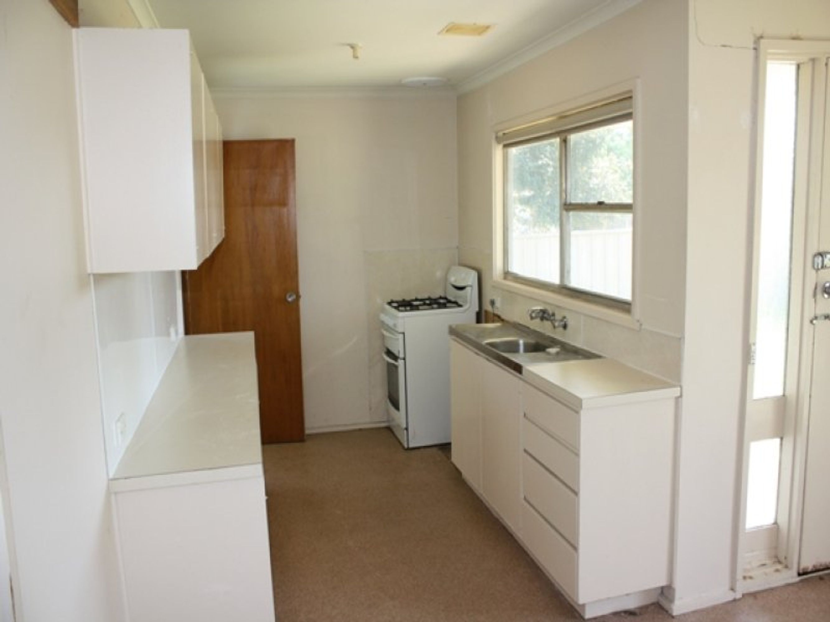 12 Shirley Street, Horsham VIC 3400, Horsham - Thumbnail 2