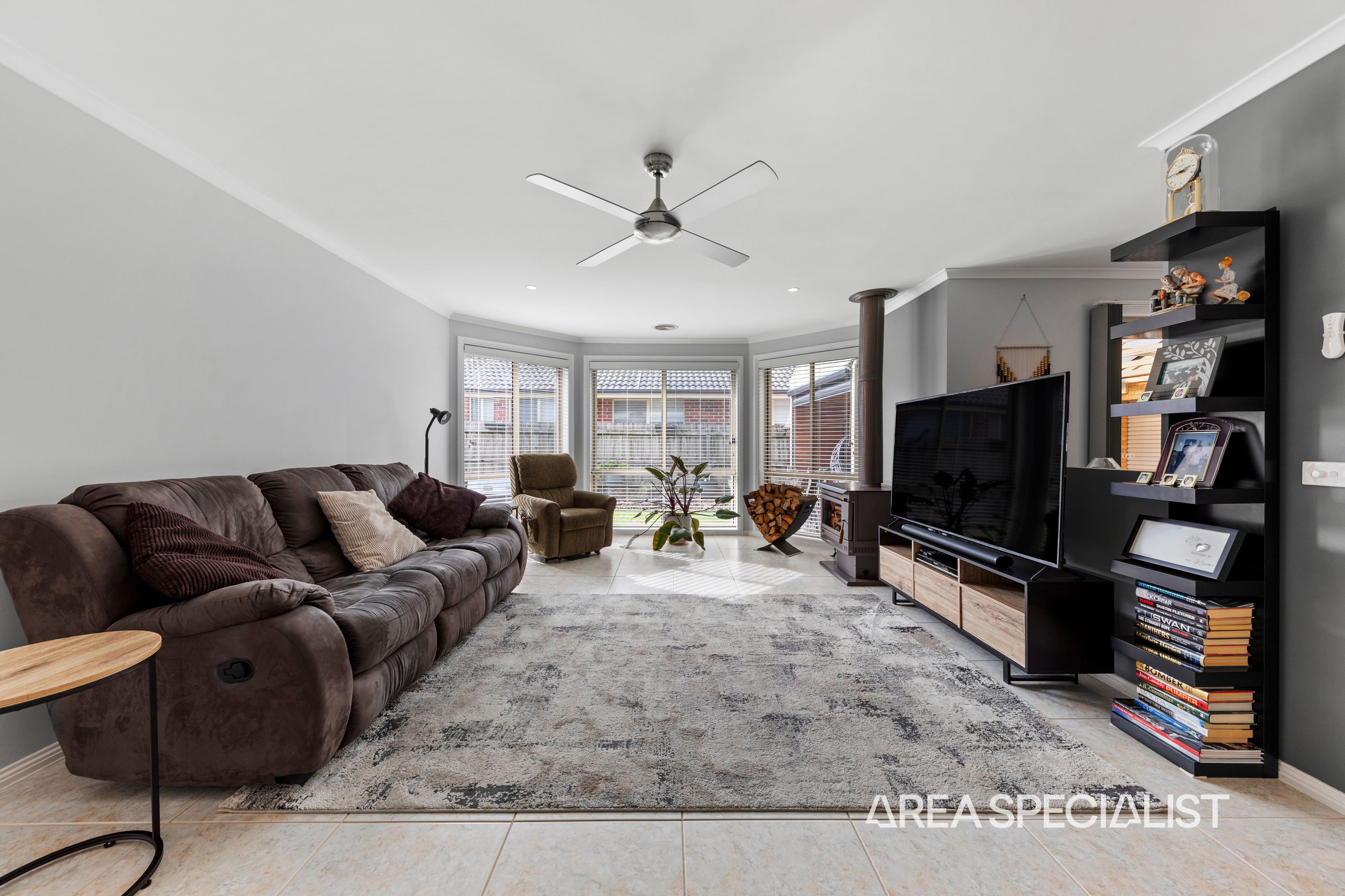 11 Redfern Way, Pakenham - Thumbnail 8
