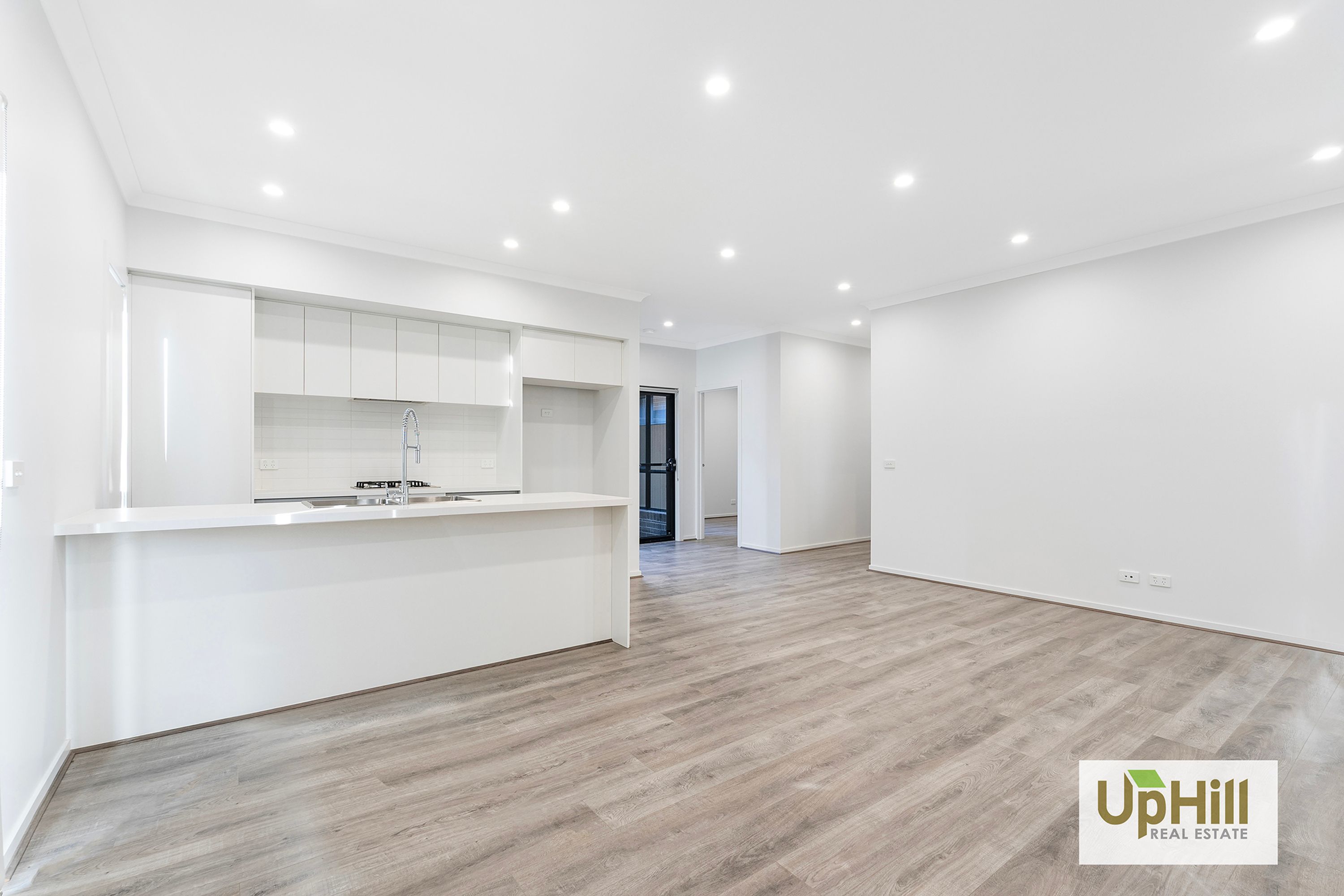 90 Plymouth Boulevard, Clyde North - Thumbnail 5