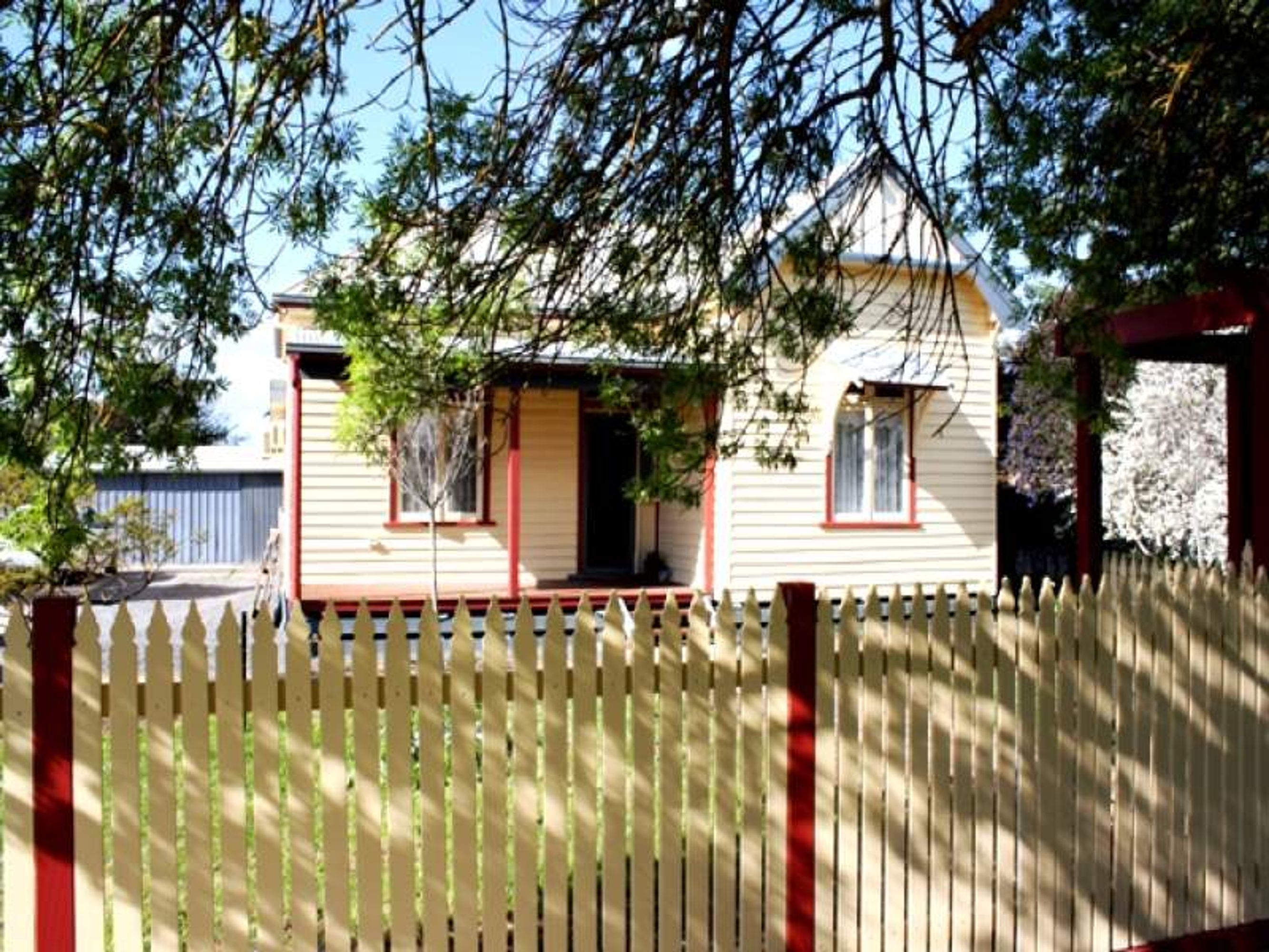 9 Tena Avenue, Horsham VIC 3400