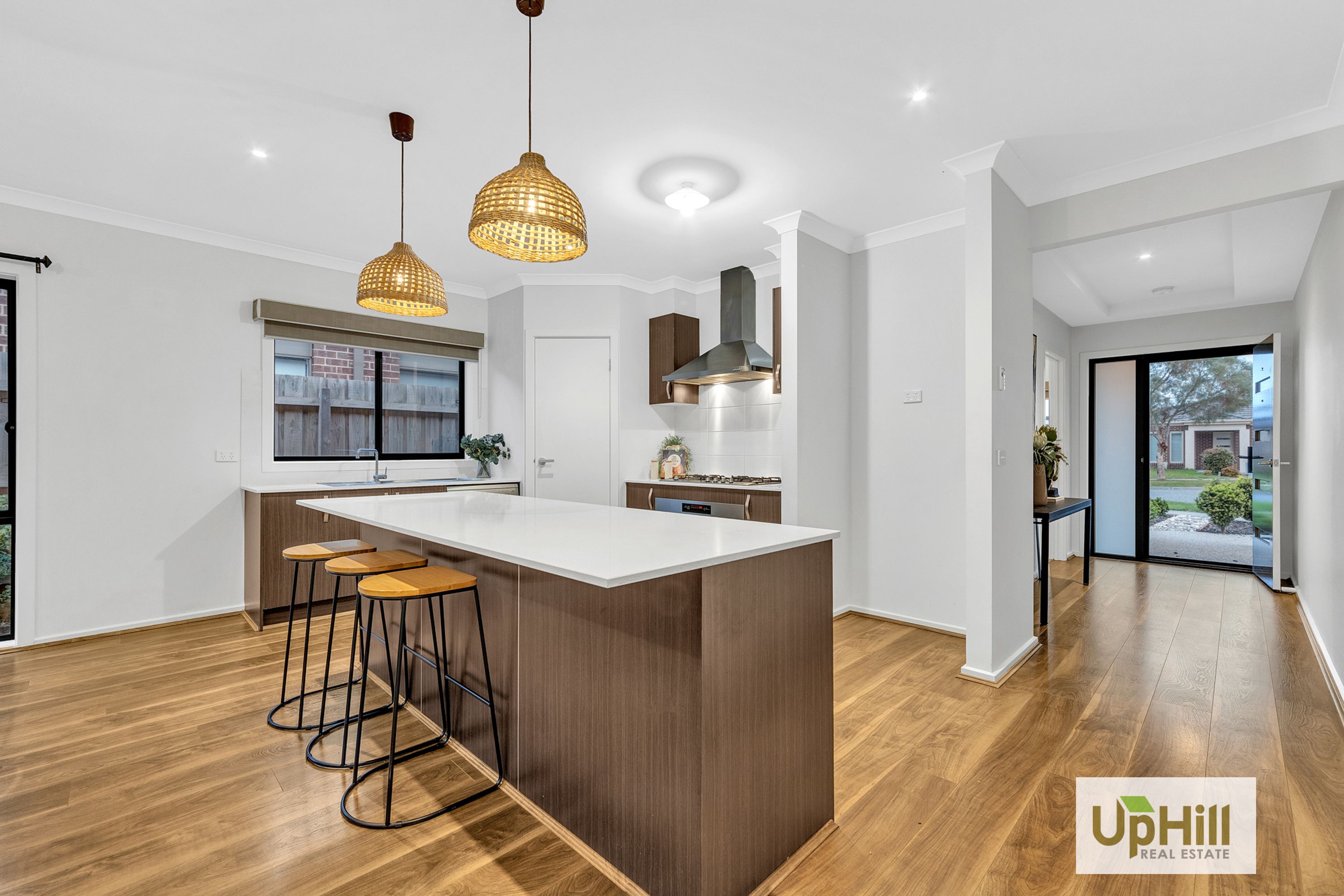8 Fairlane Court, Cranbourne East - Thumbnail 5