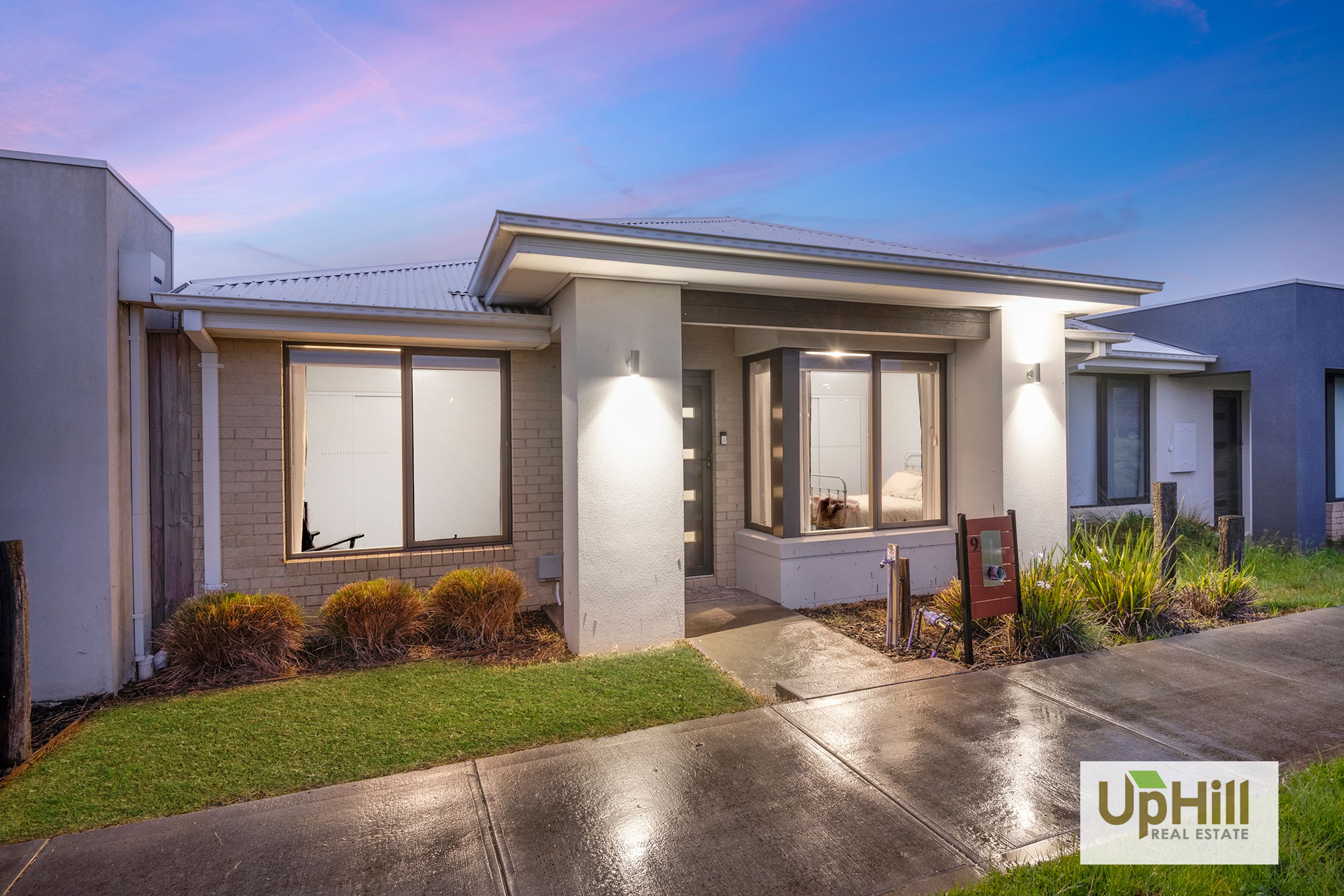 9 Emanda Lane, Clyde North - Thumbnail 2
