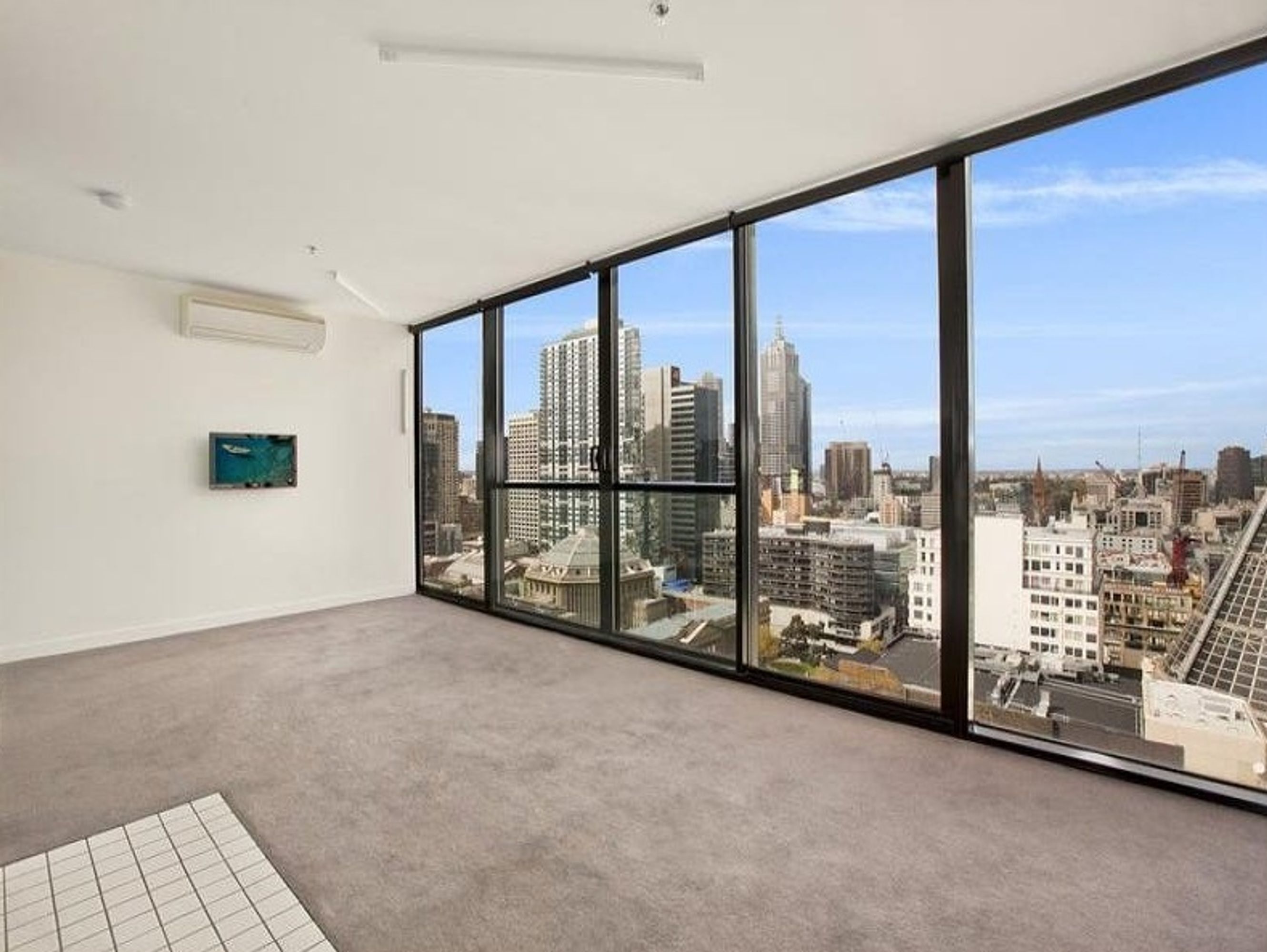 1303/31 Abeckett Street, Melbourne - Thumbnail 3