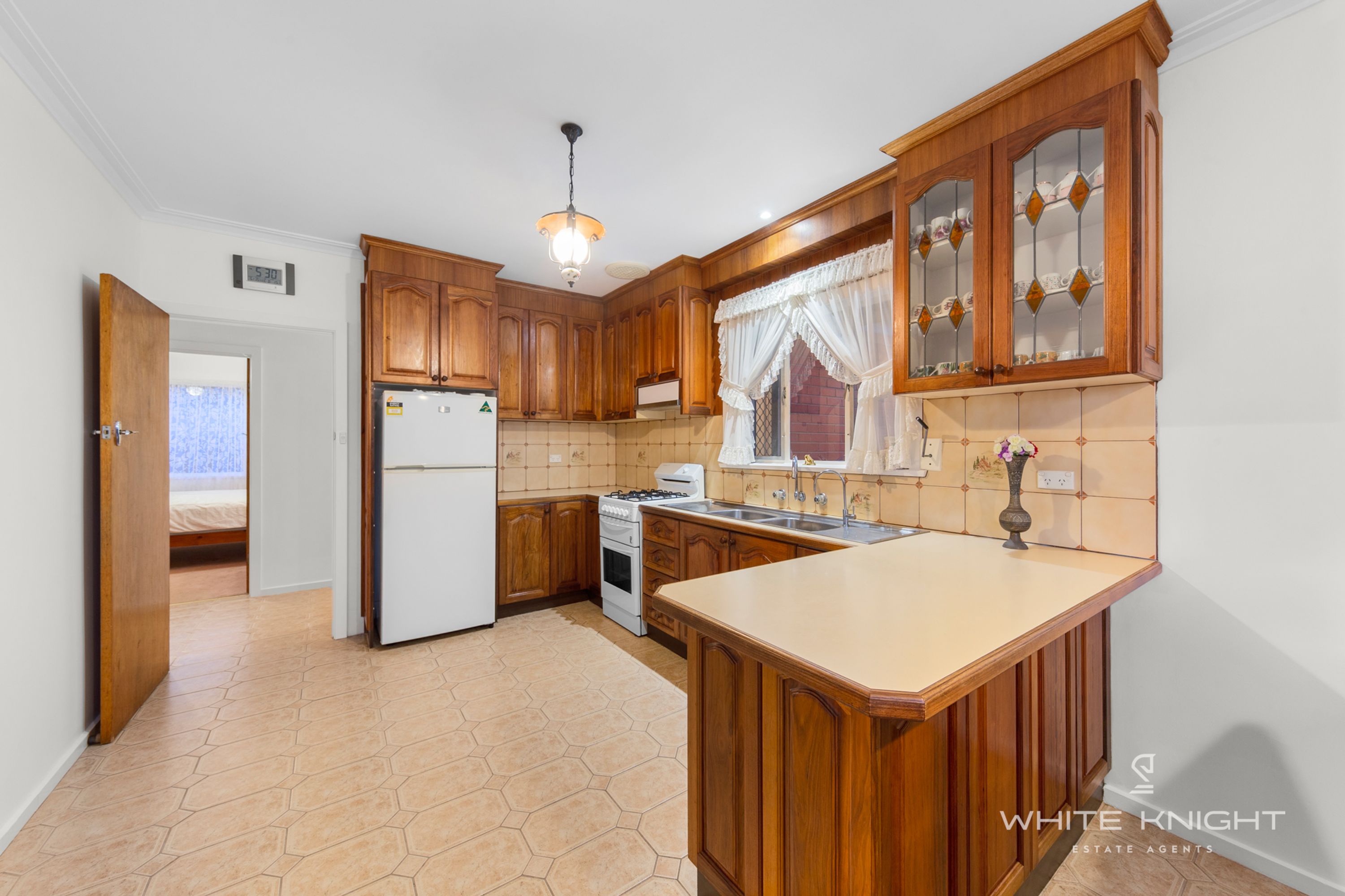 8 Levenia Street, St Albans VIC 3021, St Albans - Thumbnail 3