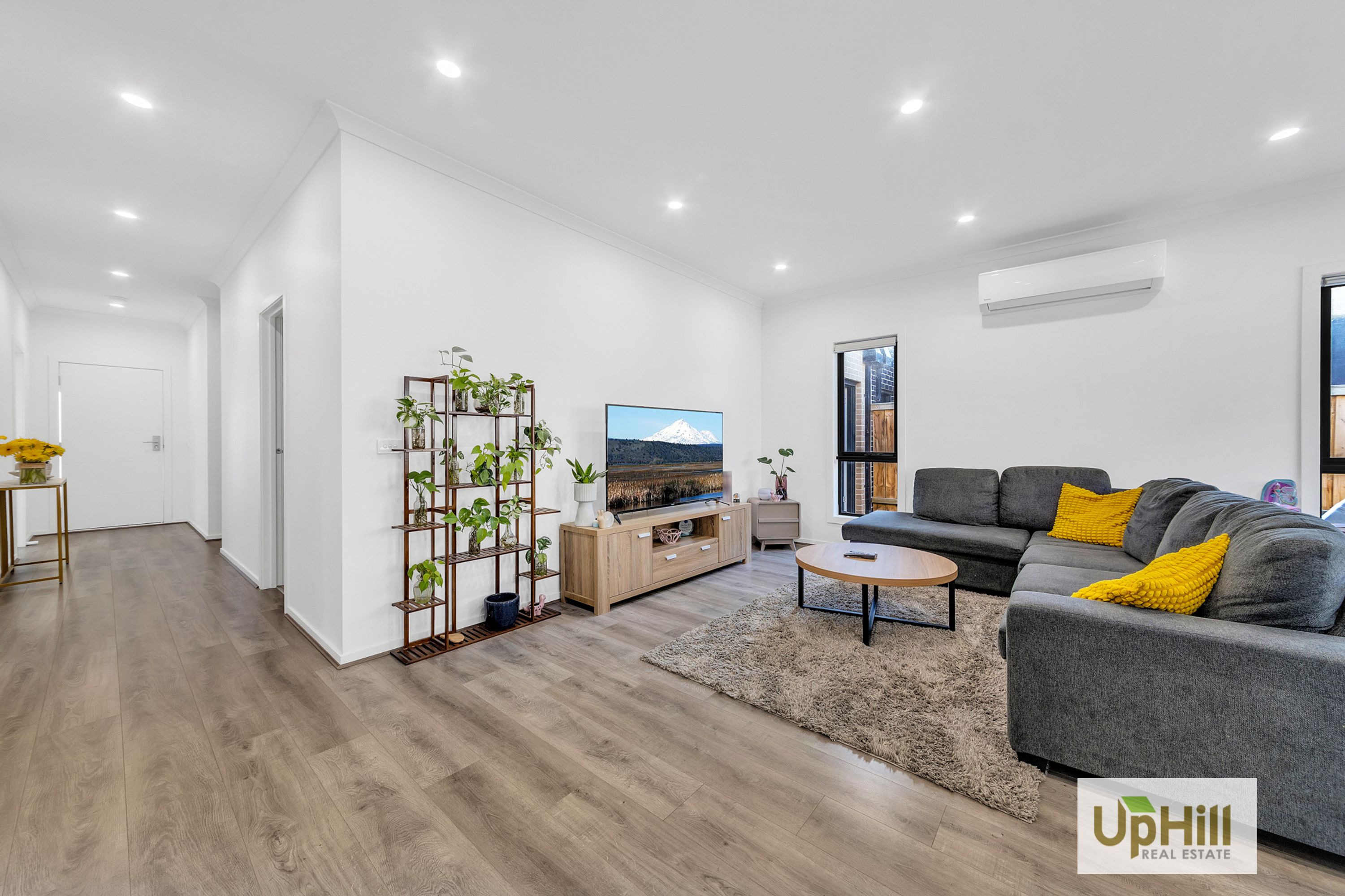 79 Plymouth Boulevard, Clyde North - Thumbnail 4