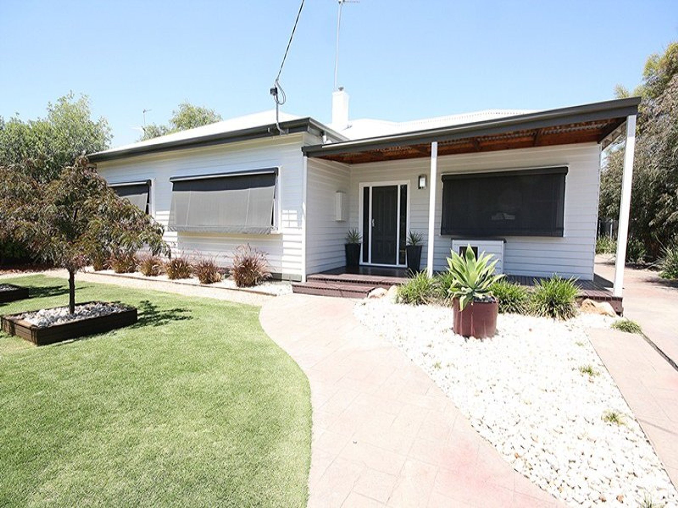 11 Sunnyside Avenue, Horsham VIC 3400, Horsham - Thumbnail 2
